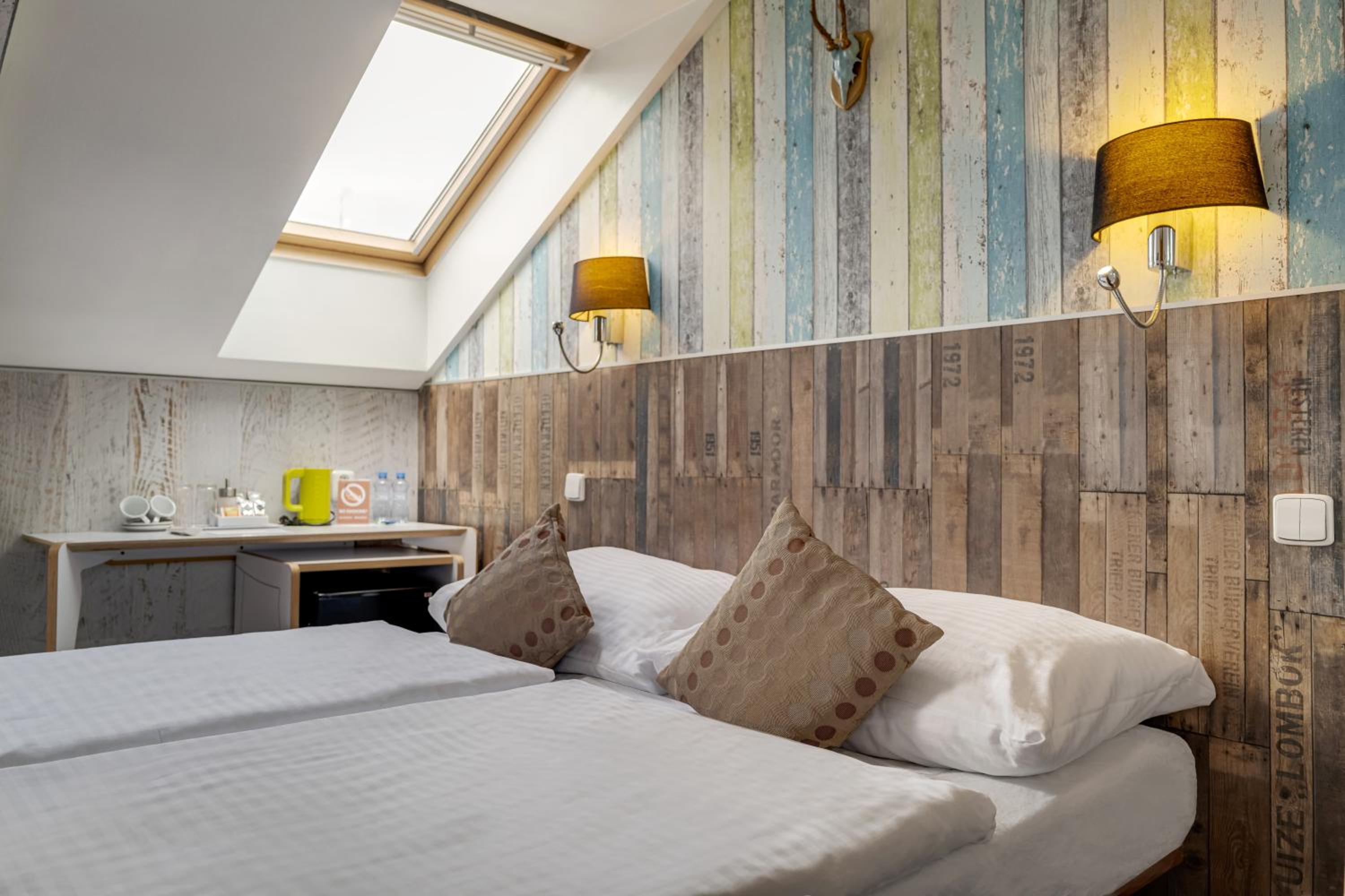 Double or Twin Room - Photo 6