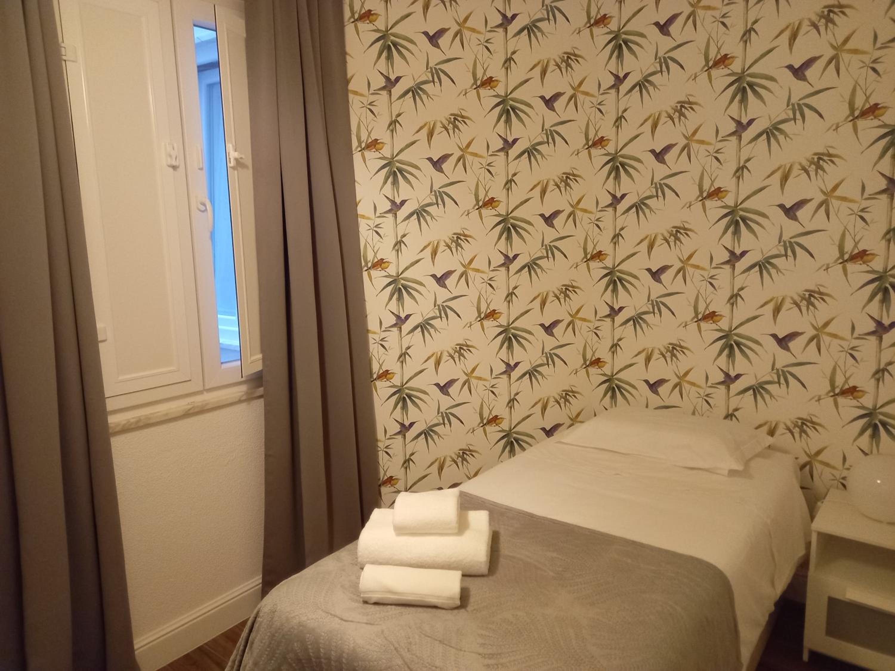 Single Room with Shared Bathroom