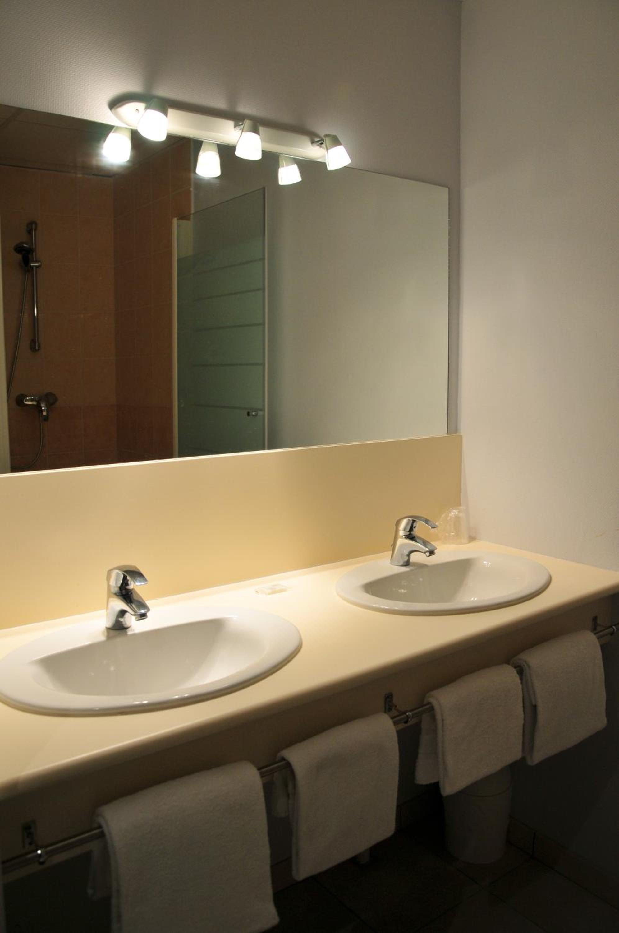 Standard Twin Room photo 2