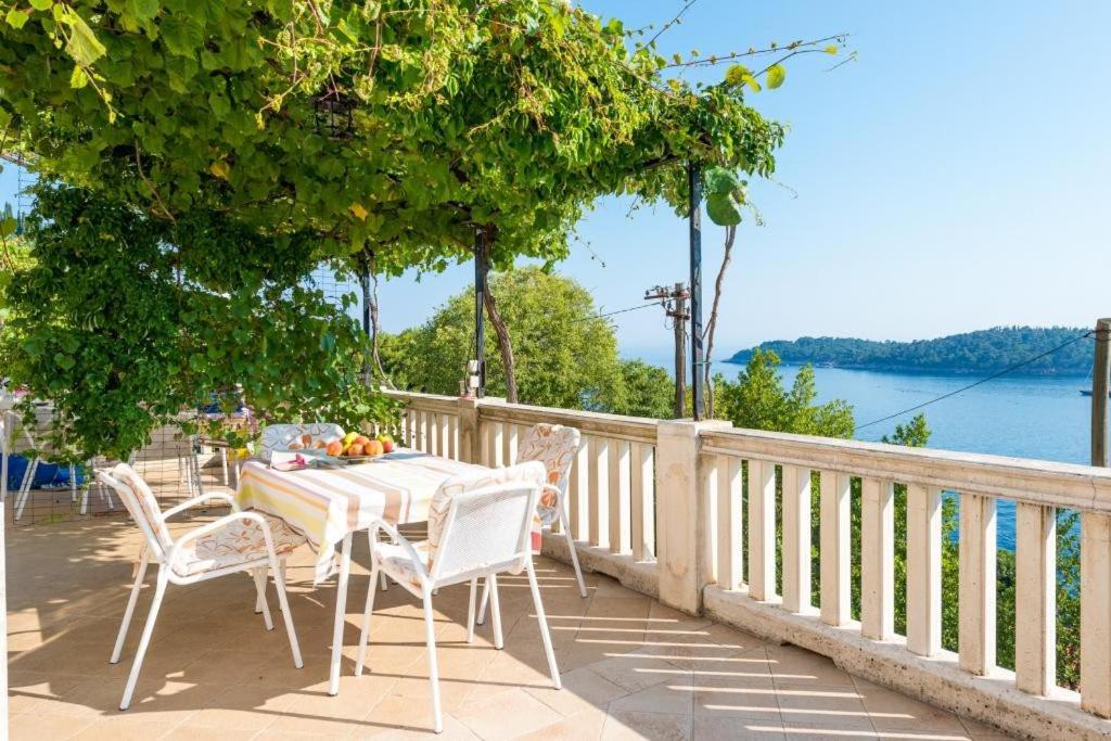 Two Bedroom Apartment with Terrace and Sea View photo 2