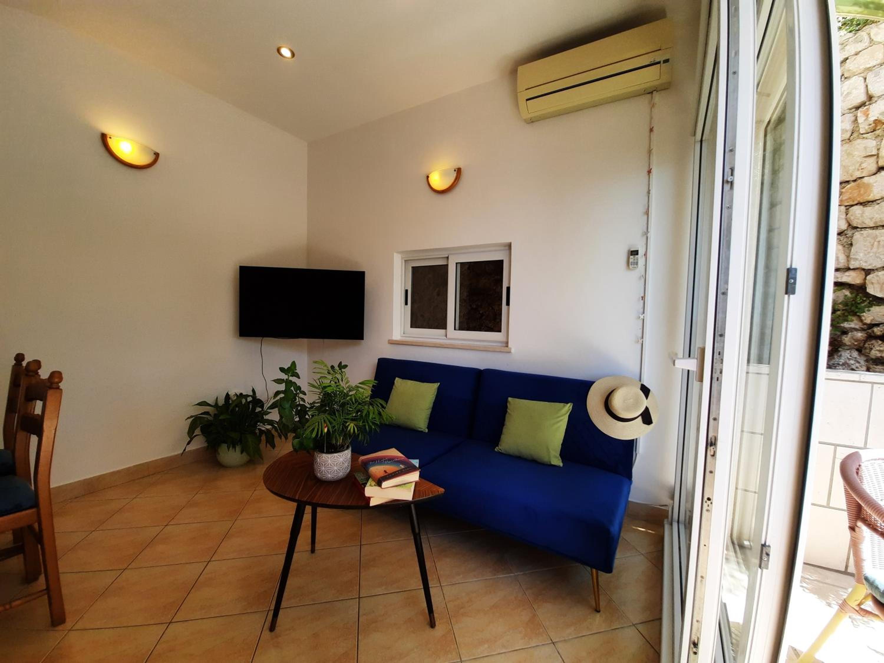 Superior Two Bedroom Apartment with Terrace and Sea View photo 2