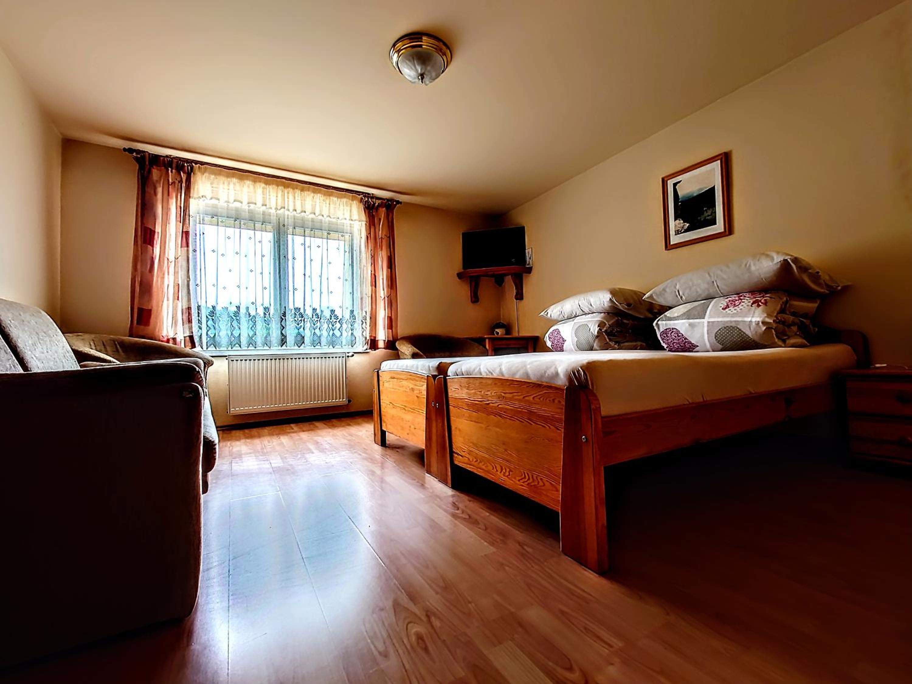 Twin Room - Photo 3