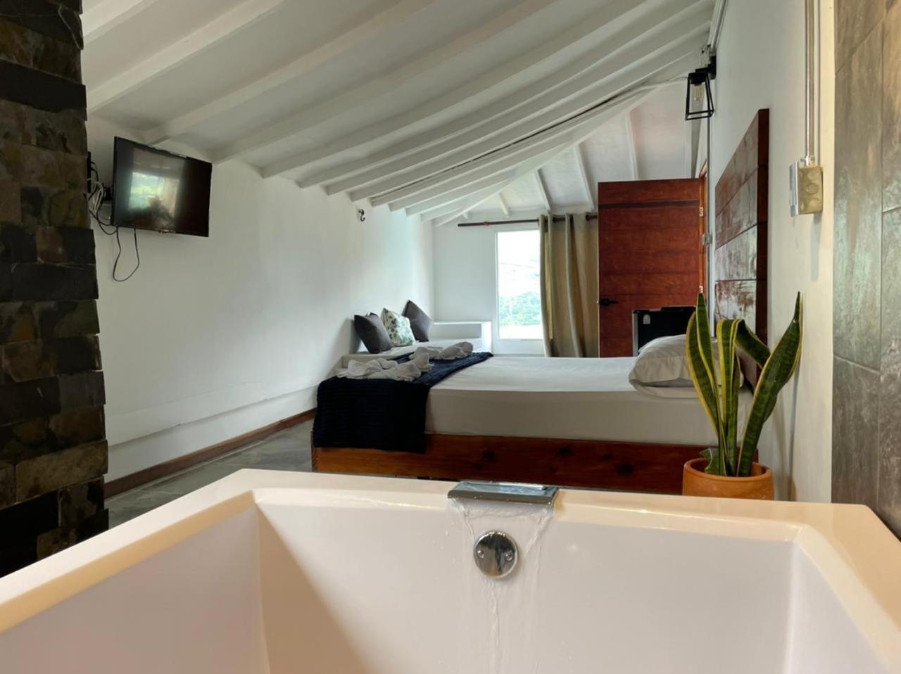 Queen Room with Spa Bath