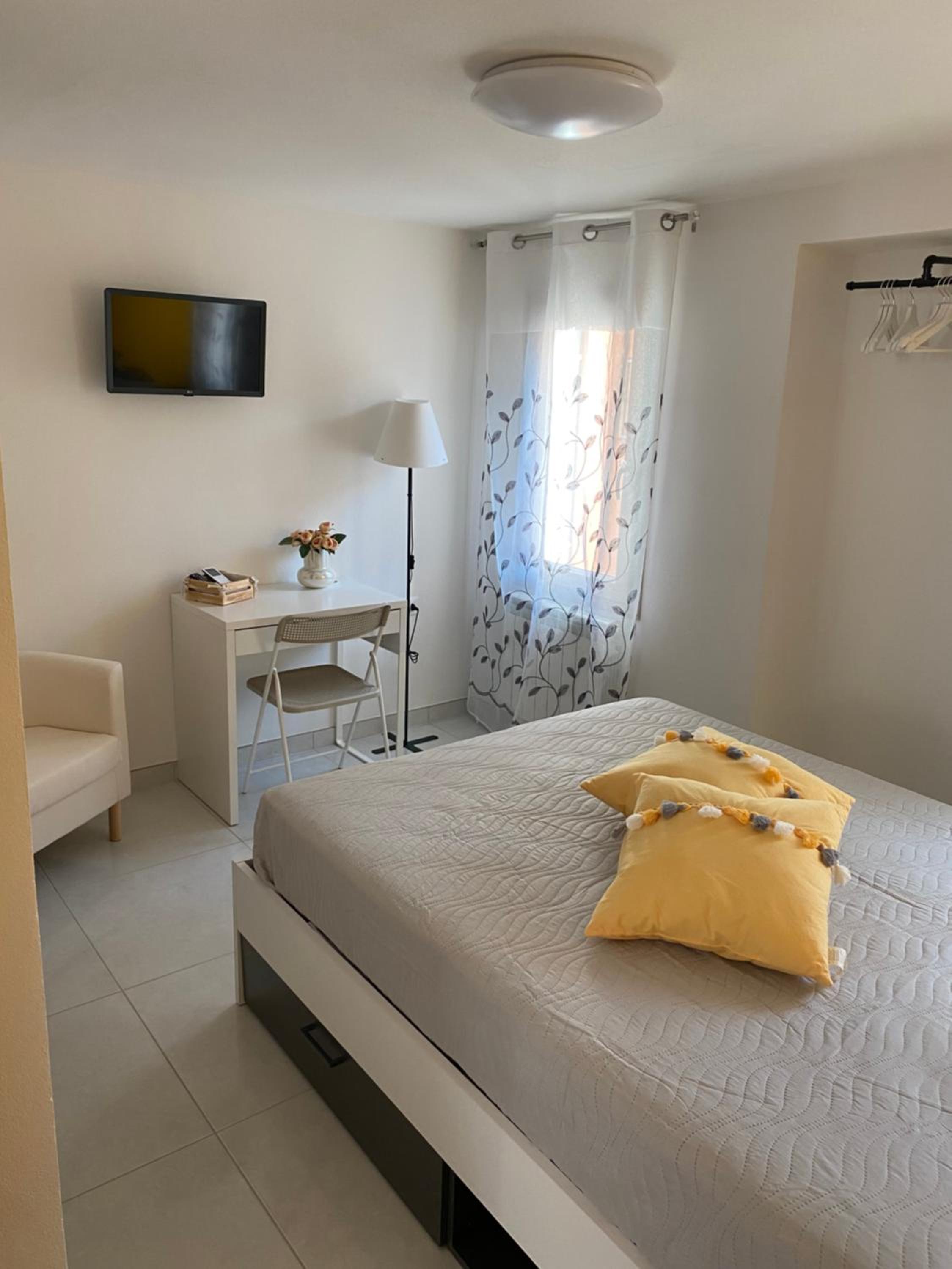 Standard Double Room - Photo 2