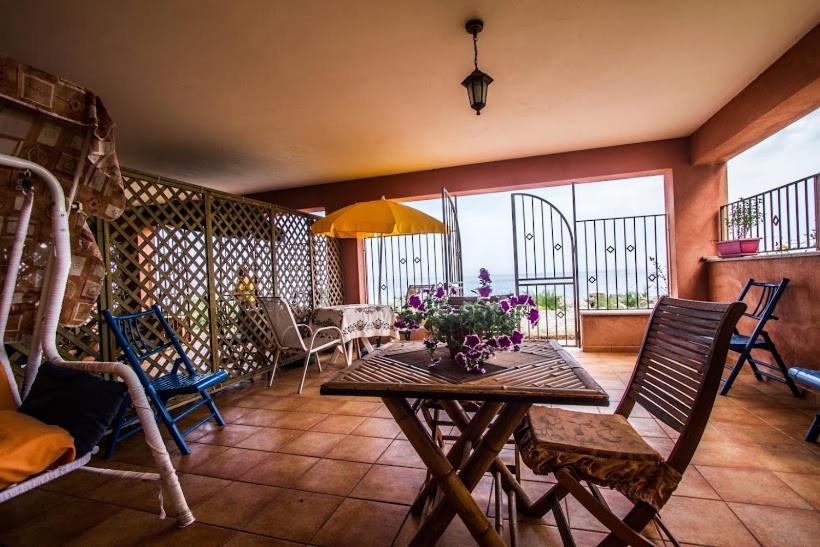 One-Bedroom Apartment with Sea View