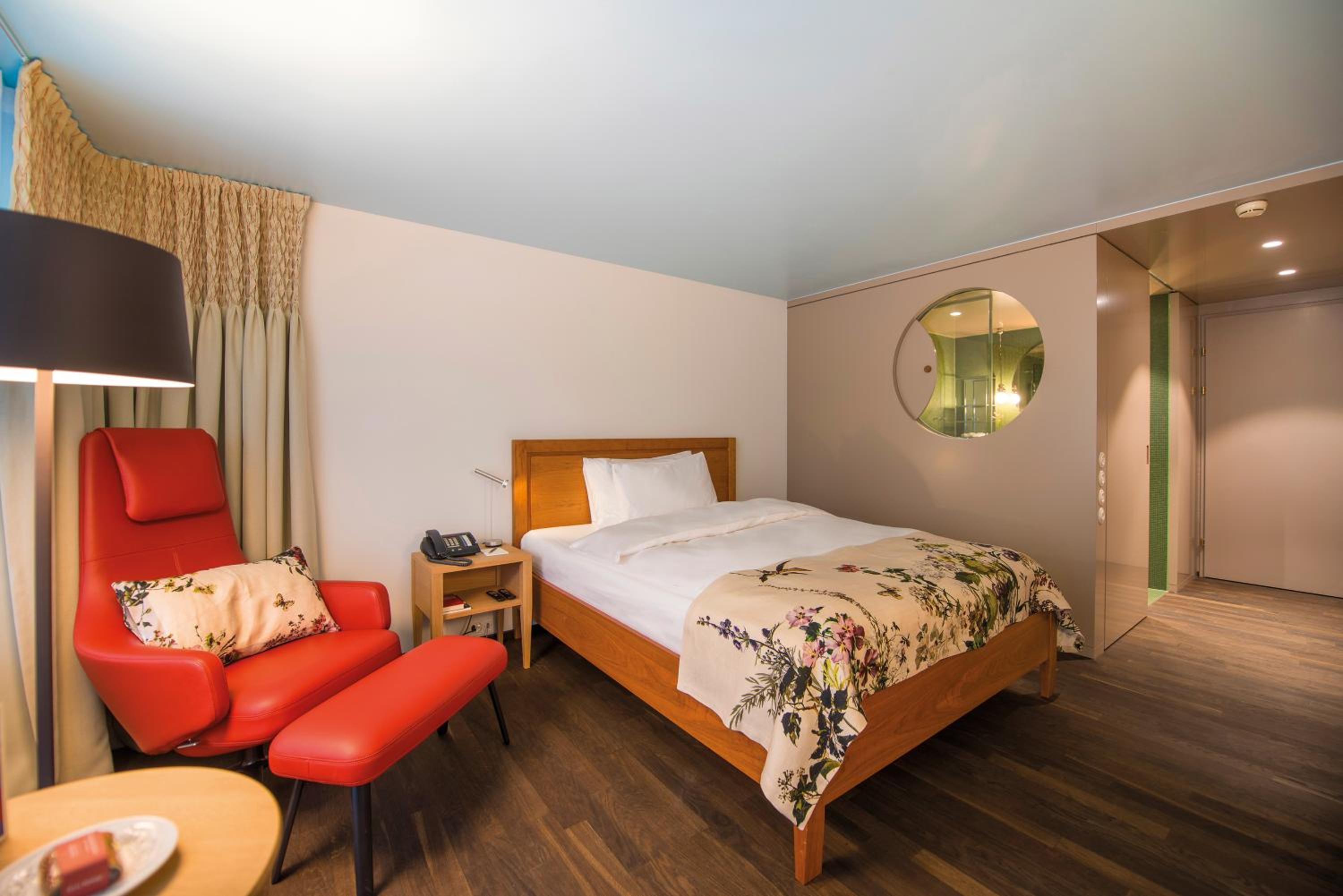 Standard Room with Balcony - Photo 3