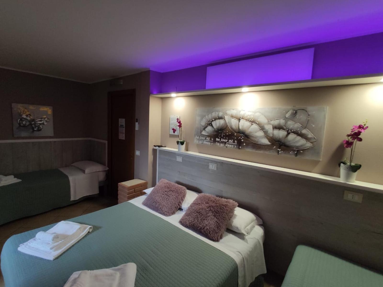 Double Room with Private Bathroom - Photo 5