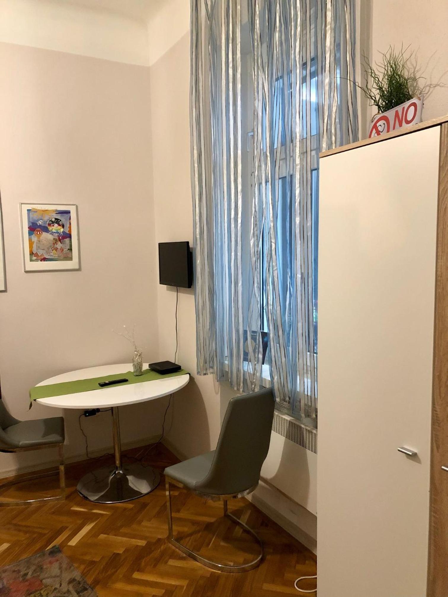 Studio Apartment - Photo 30