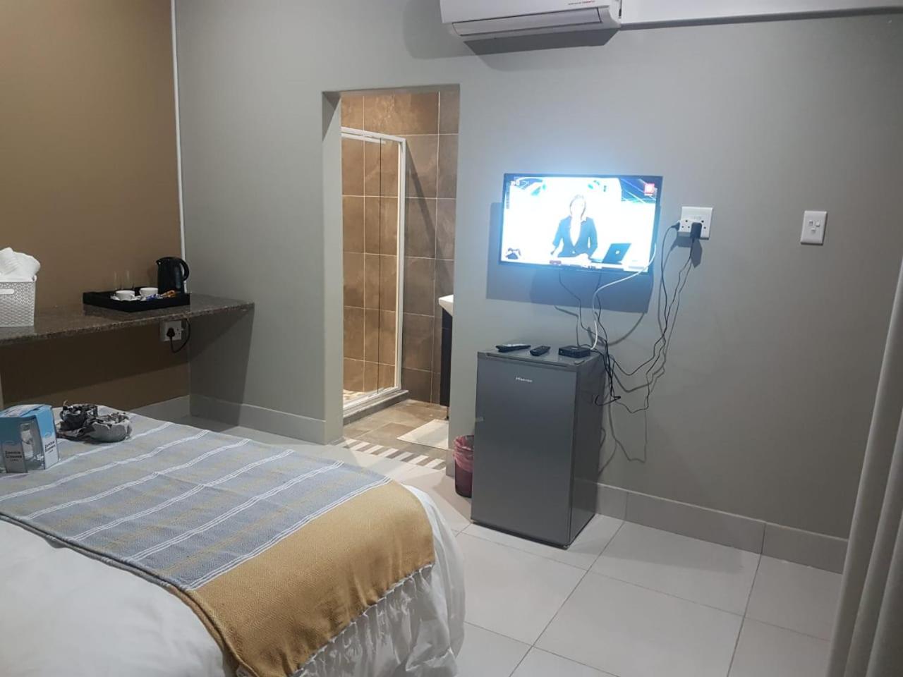 Budget Double Room - Photo 1
