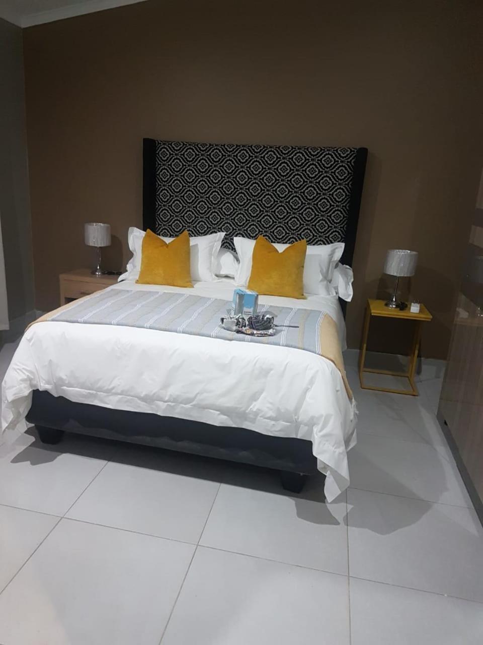 Budget Double Room - Photo 2