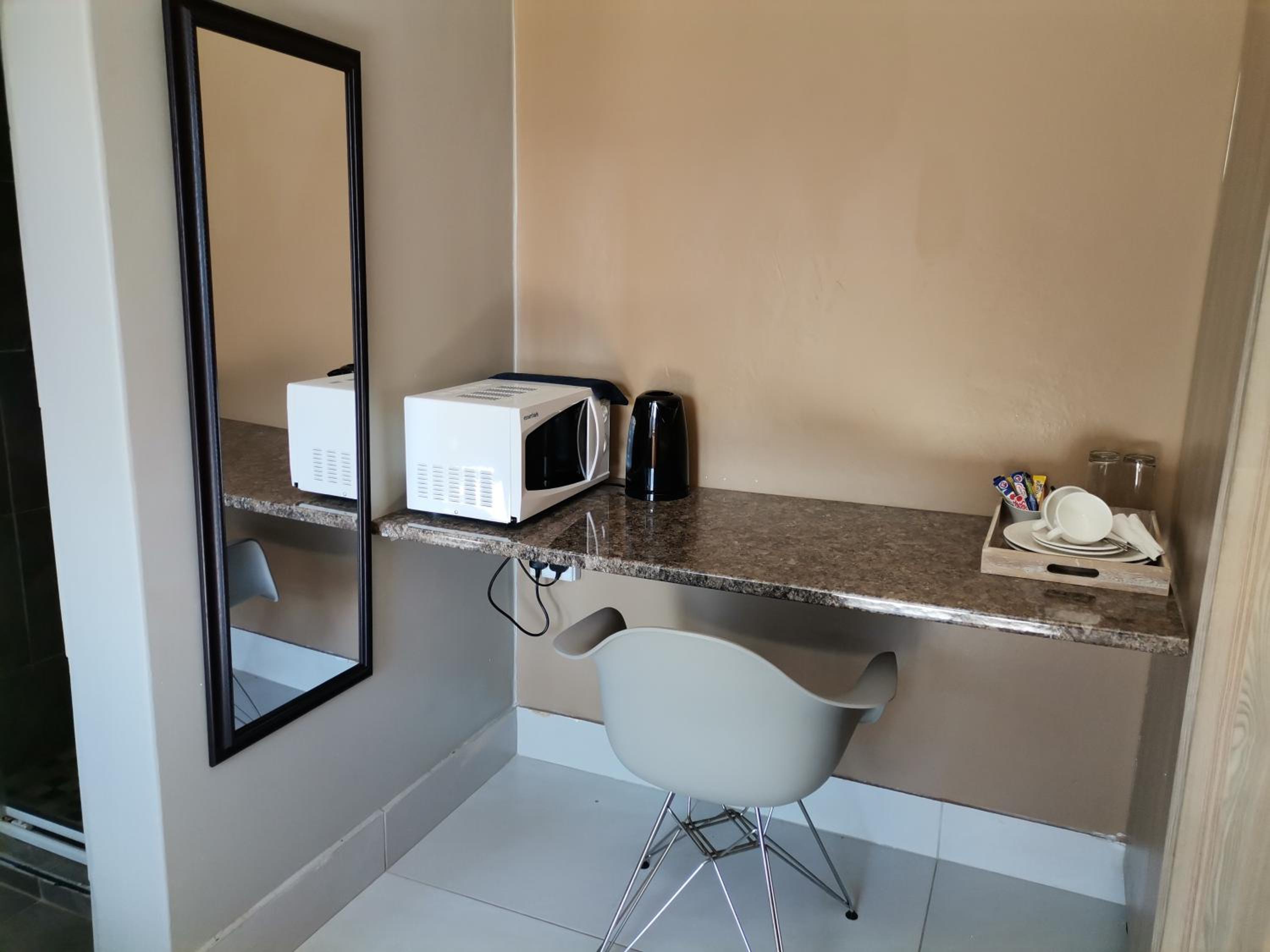 Budget Double Room - Photo 5