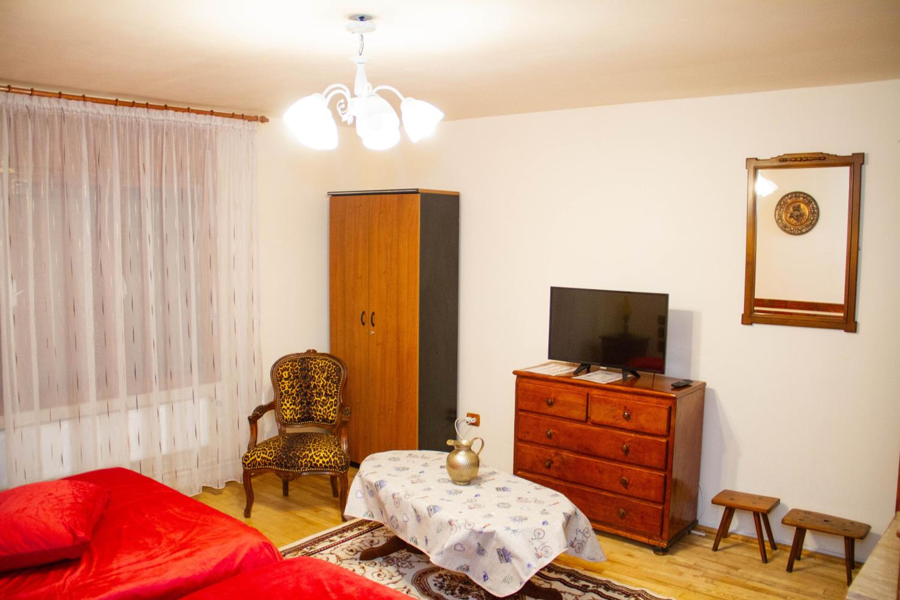 Large Double Room - Photo 3