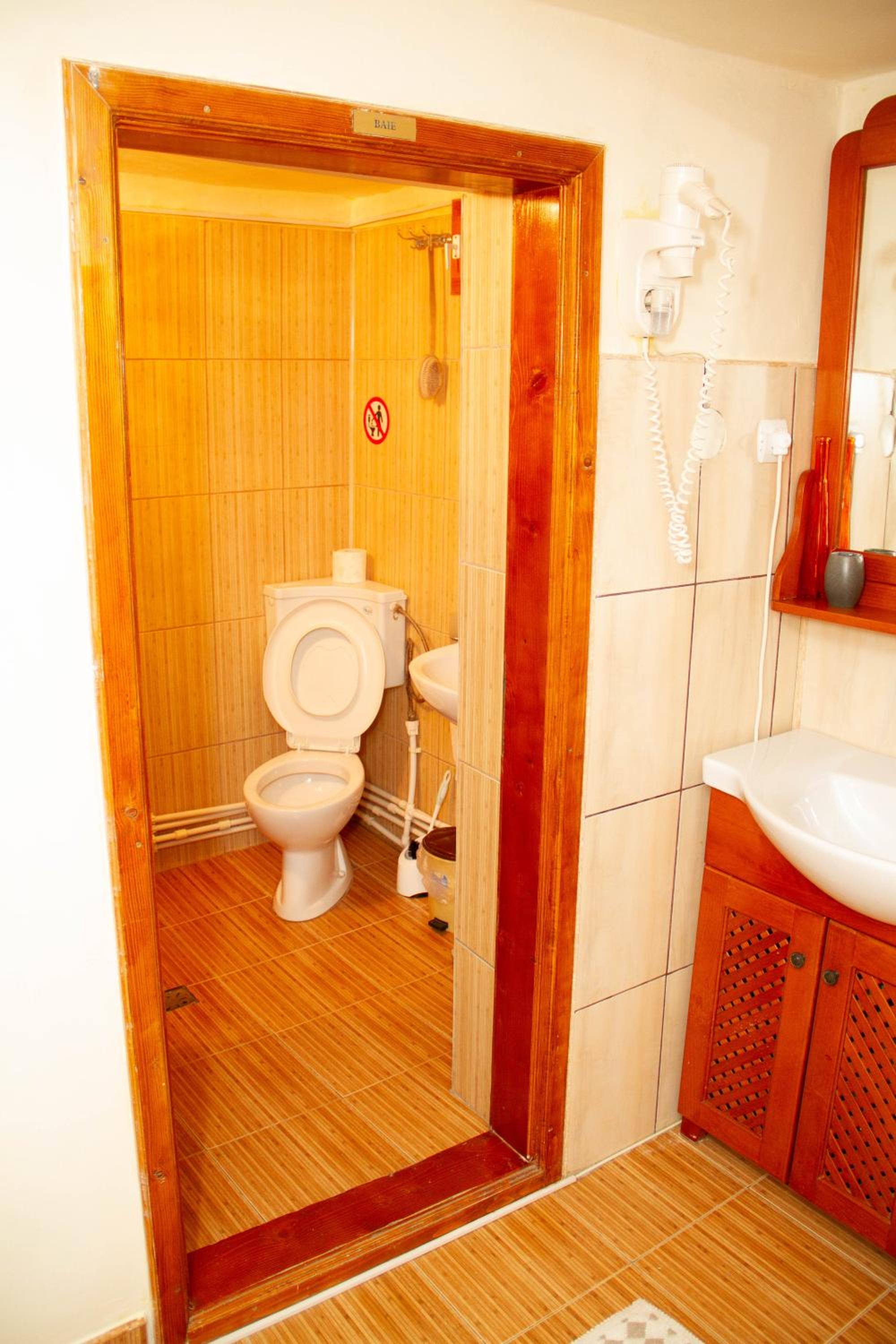 Large Double Room - Photo 15
