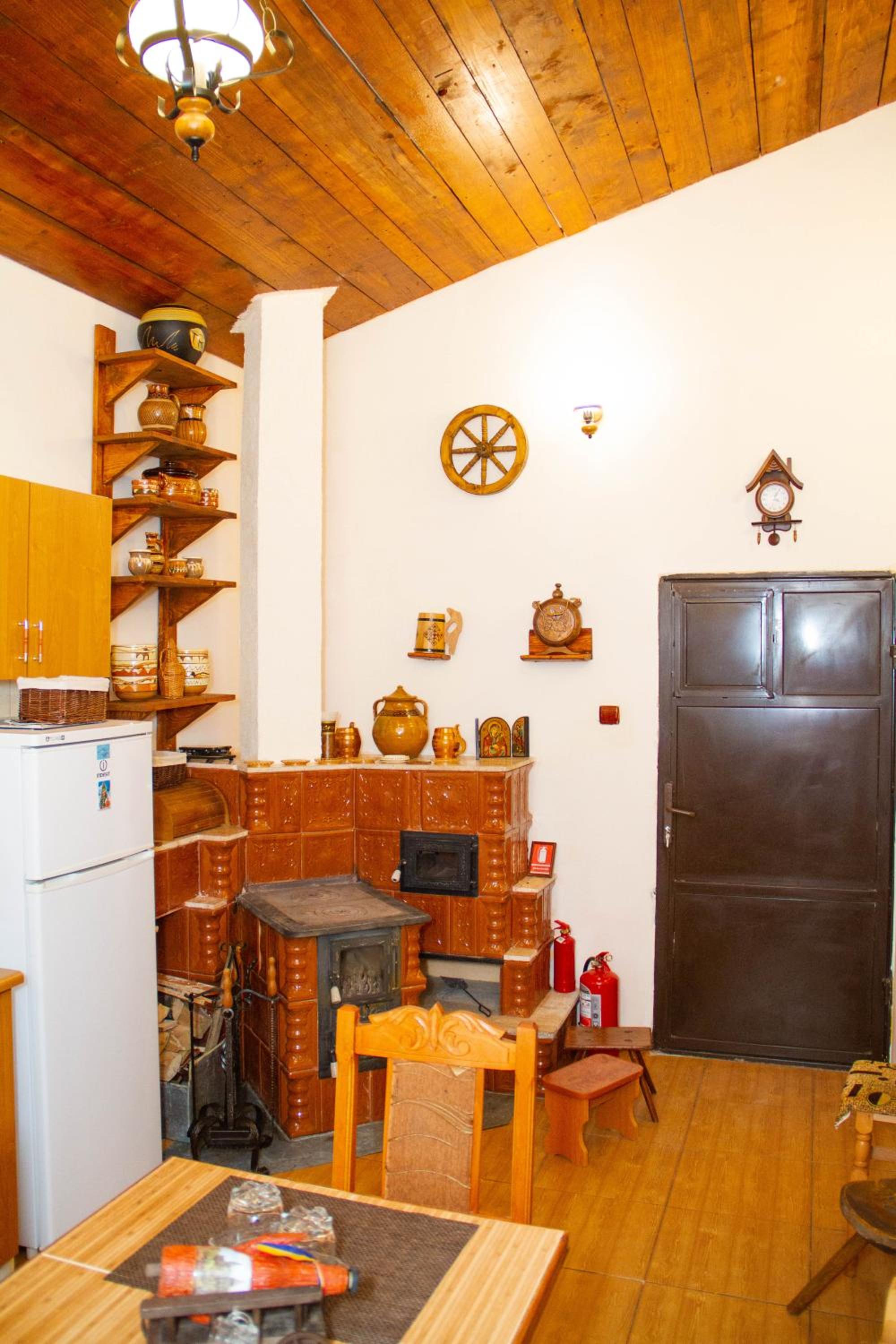 Large Double Room - Photo 13