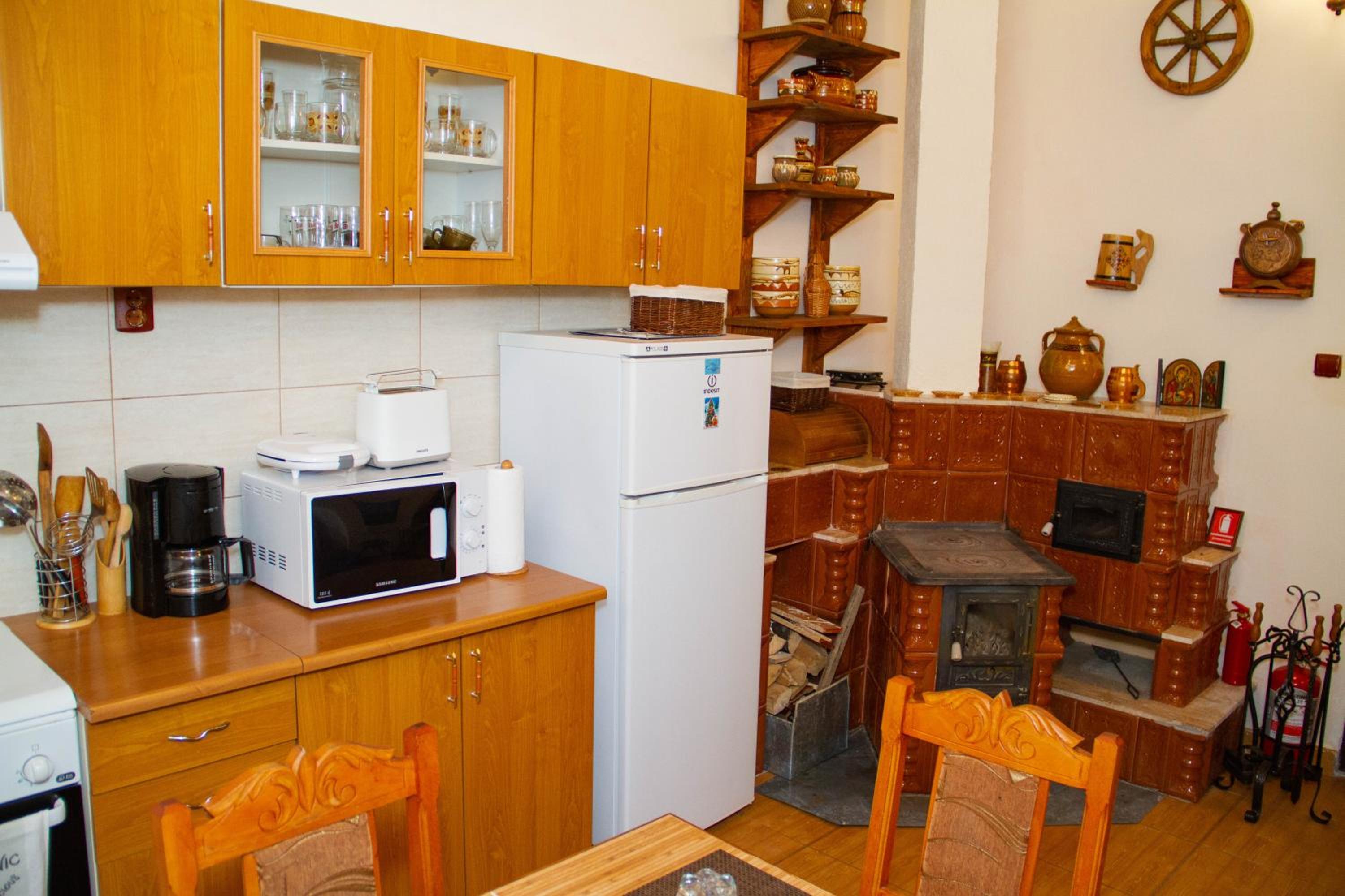 Large Double Room - Photo 11