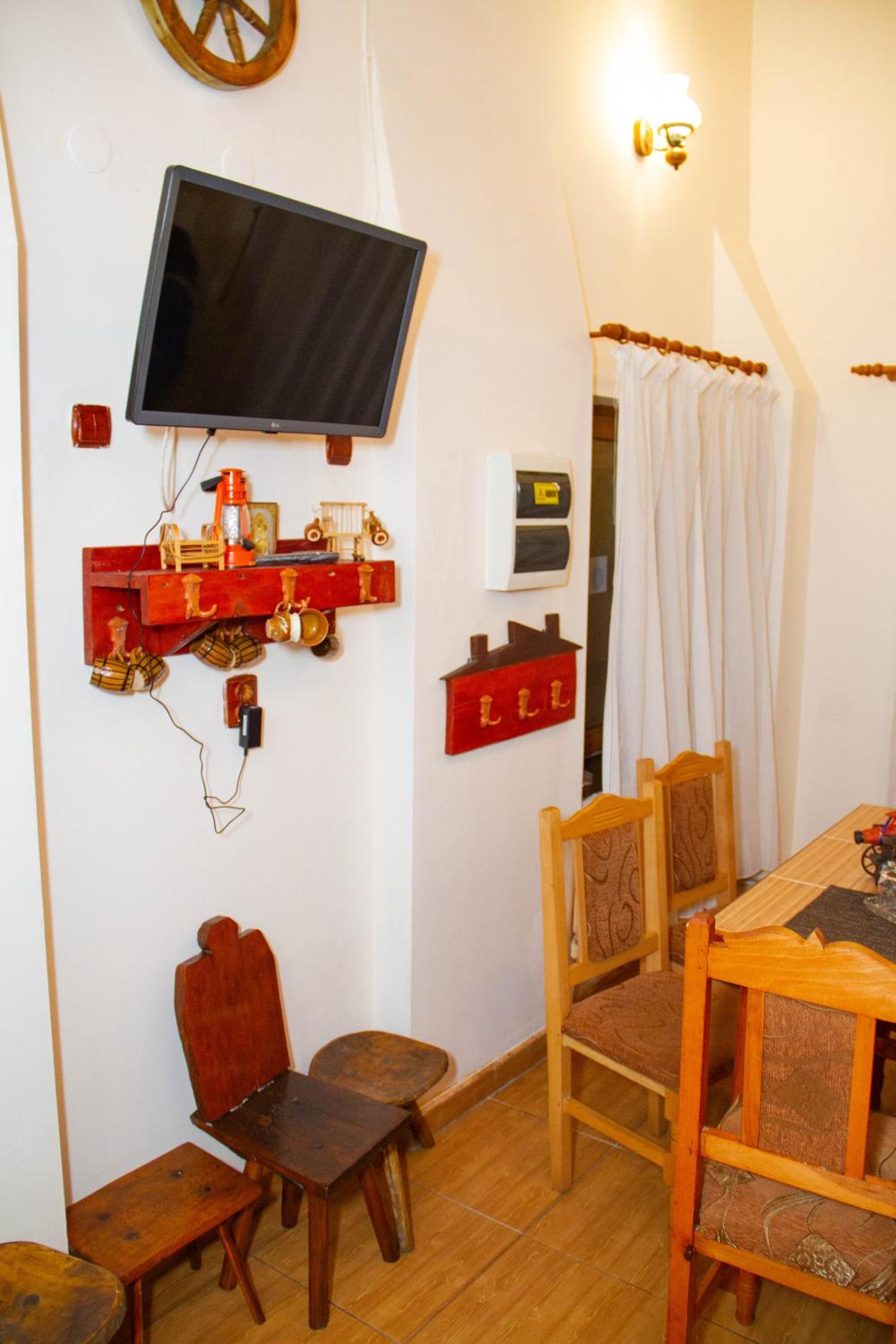 Large Double Room - Photo 9