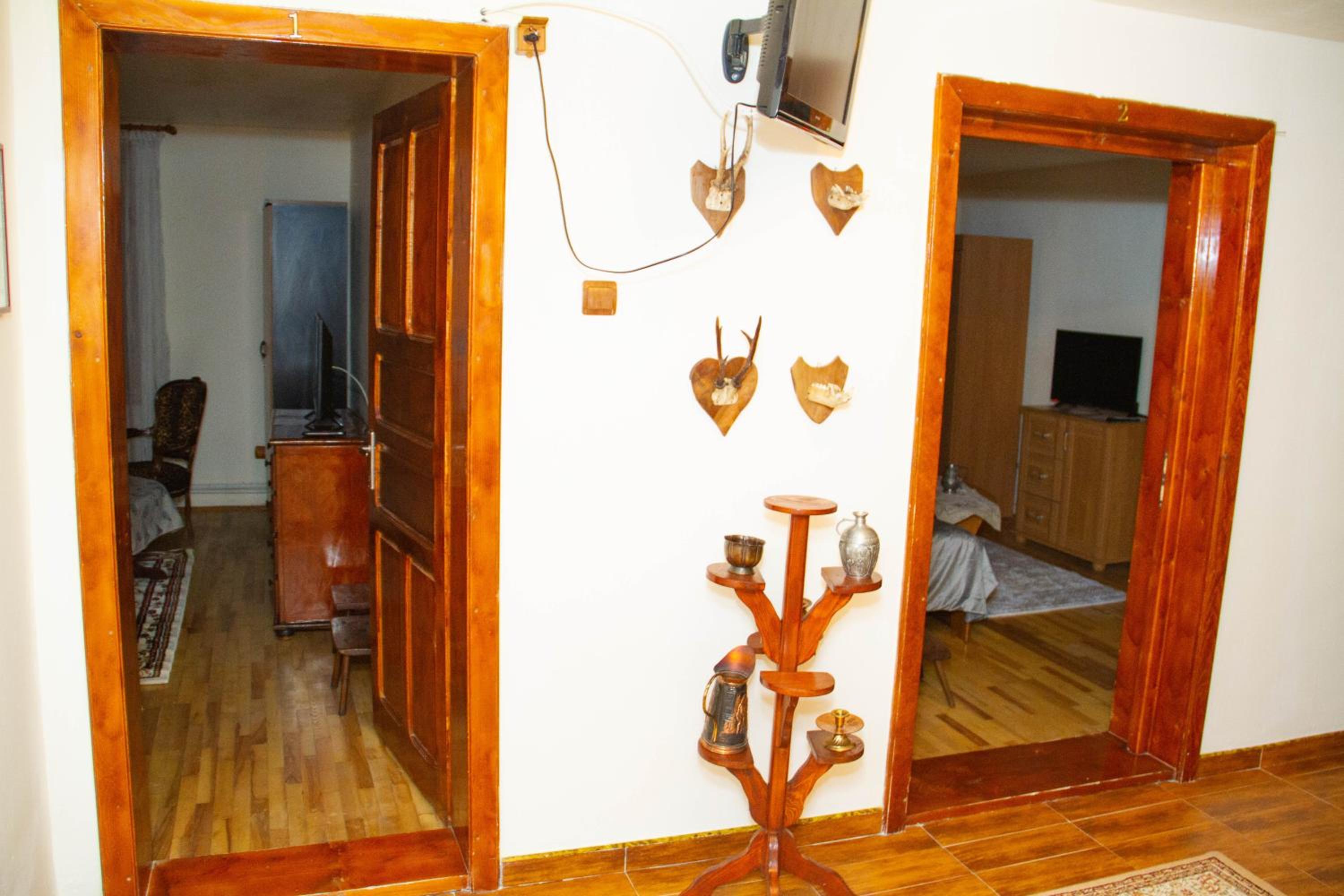 Large Double Room - Photo 10