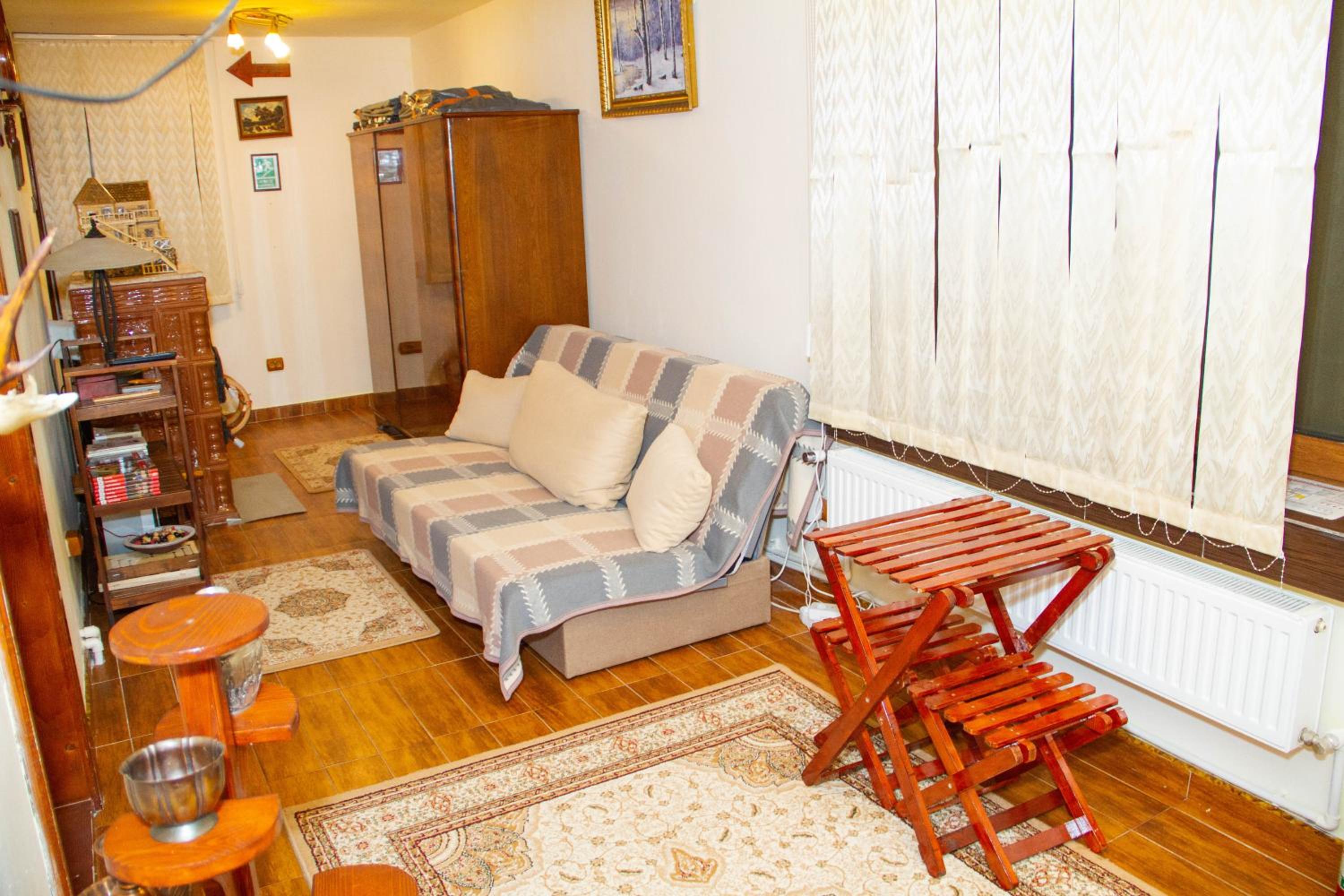 Large Double Room - Photo 8