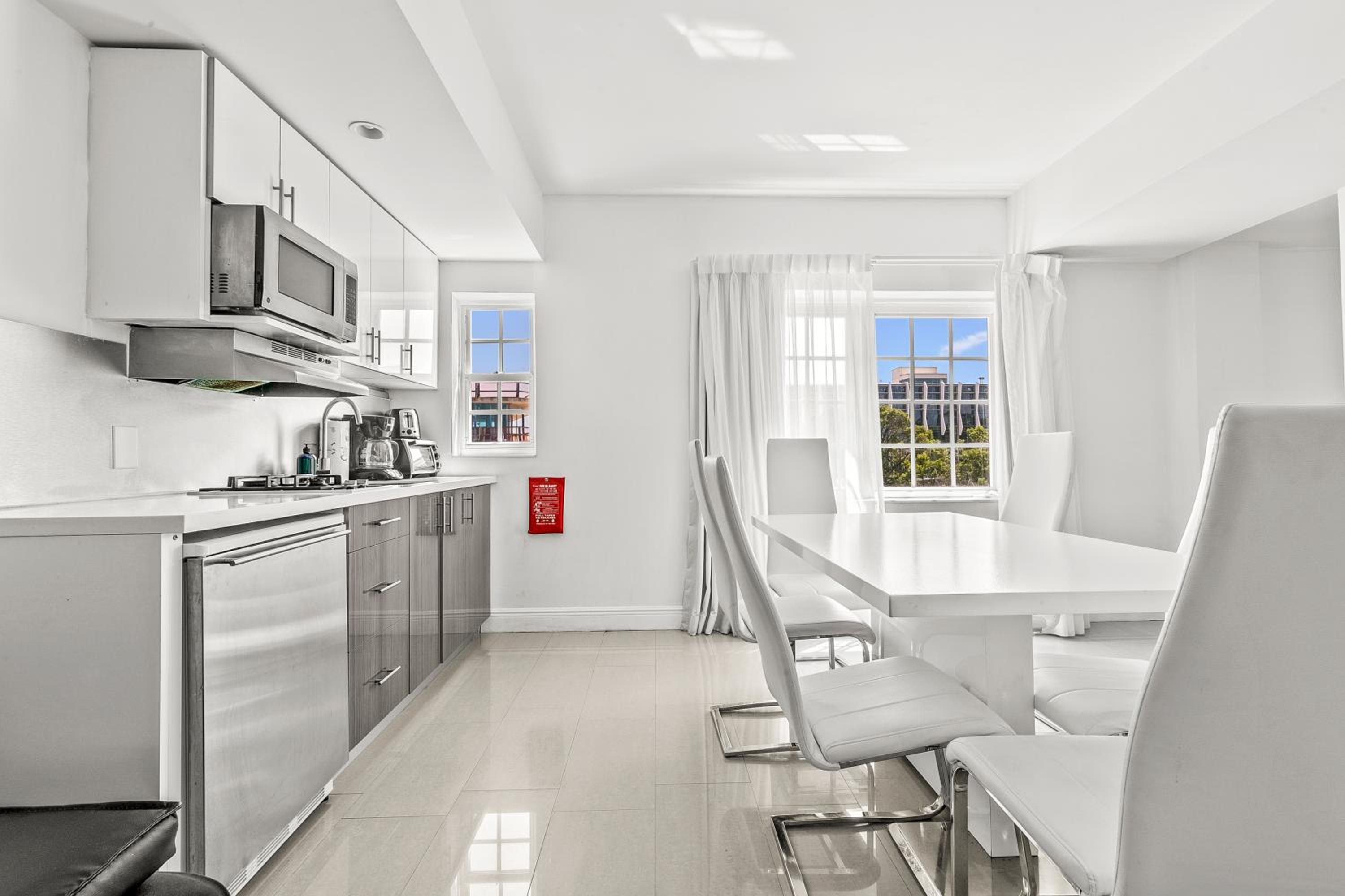 Premium Corner One-Bedroom Suite with Kitchen