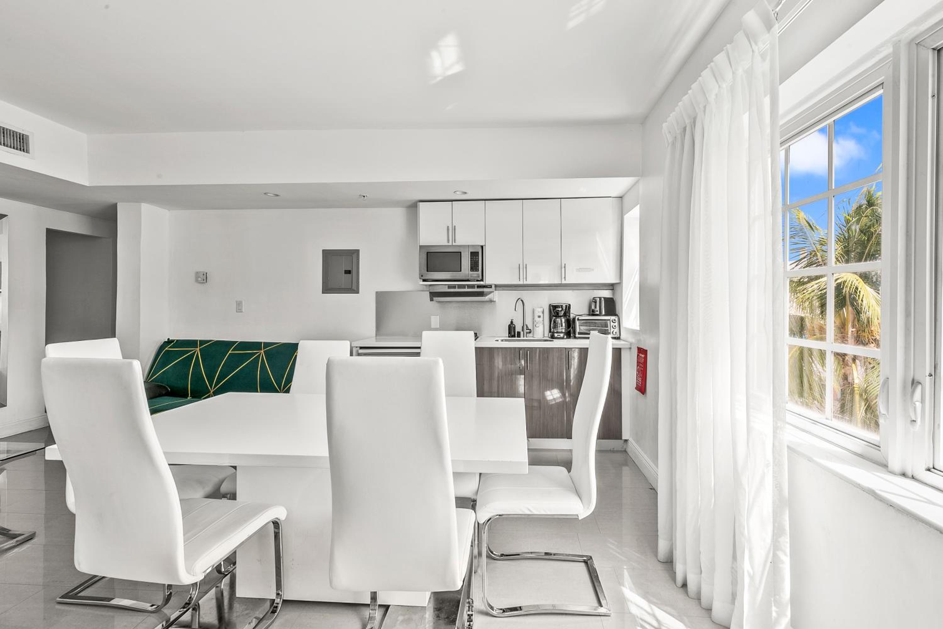 Premium Corner One-Bedroom Suite with Kitchen