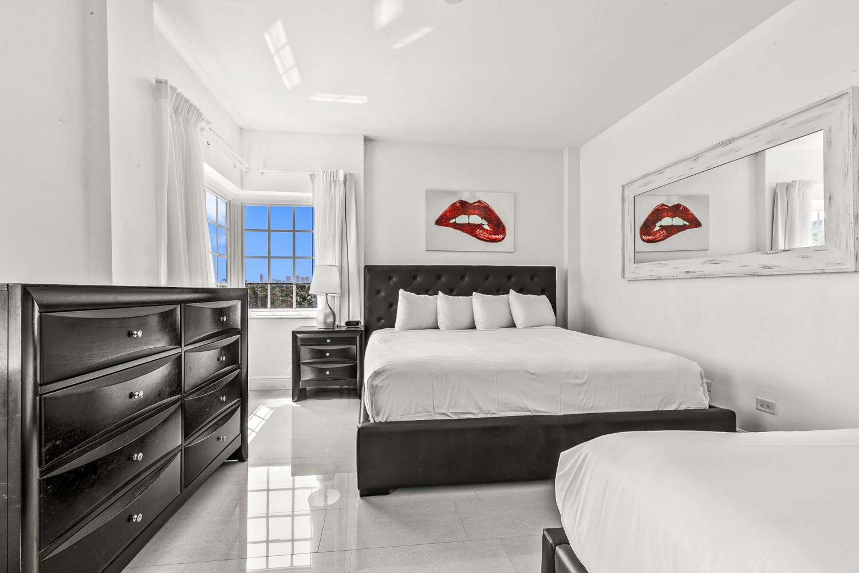 Premium Corner One-Bedroom Suite with Kitchen