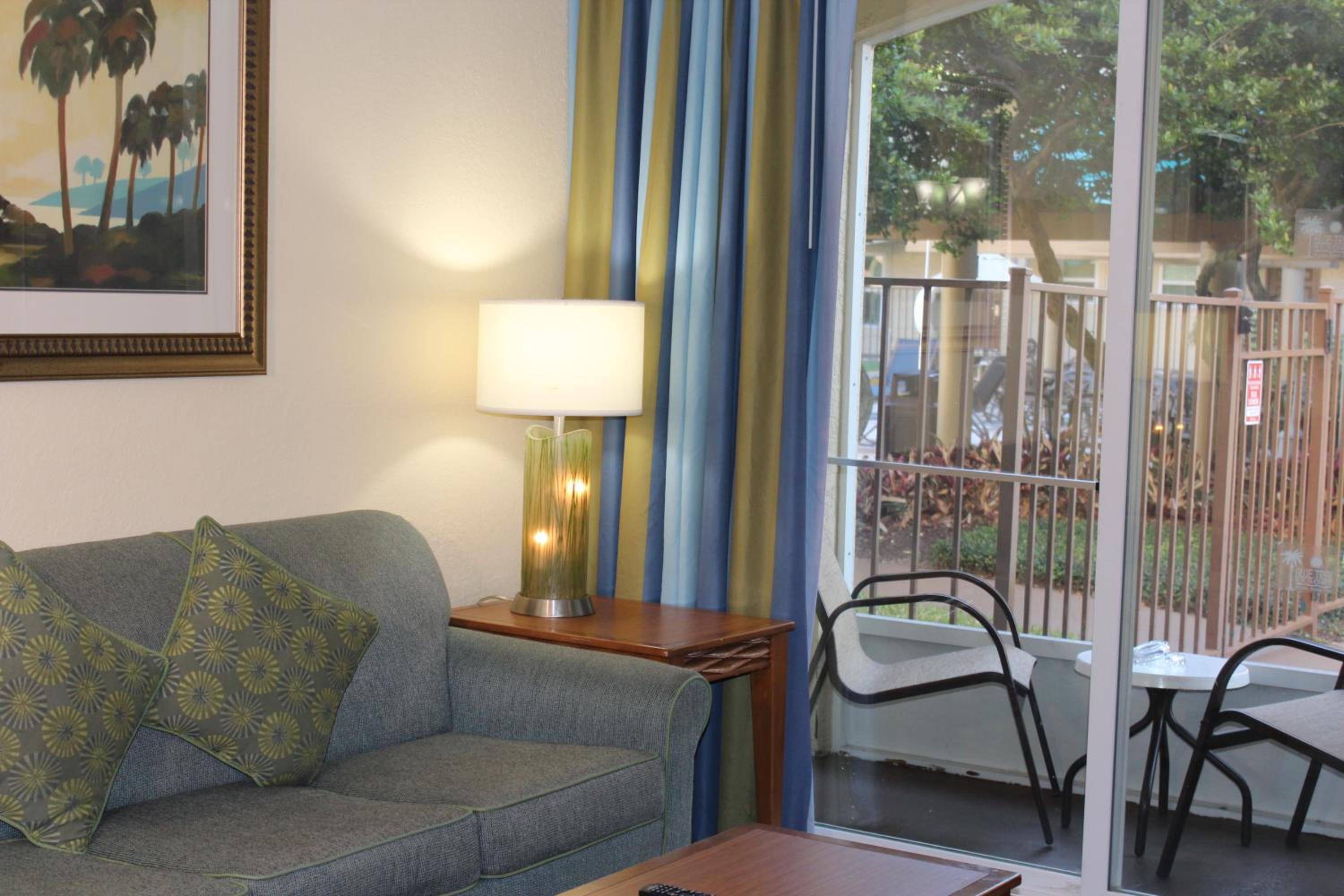 Deluxe king suite