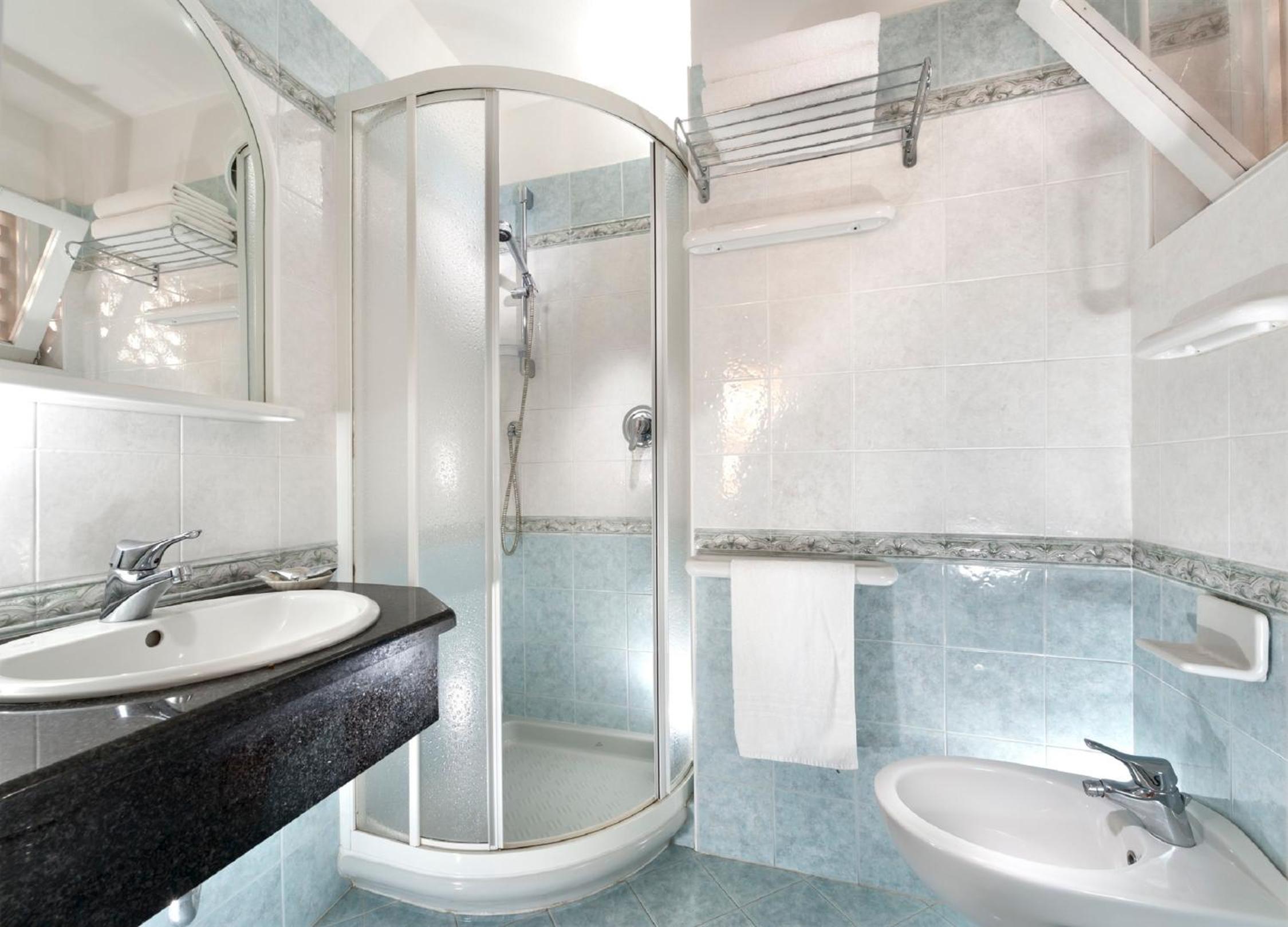Basic Triple Room photo 2
