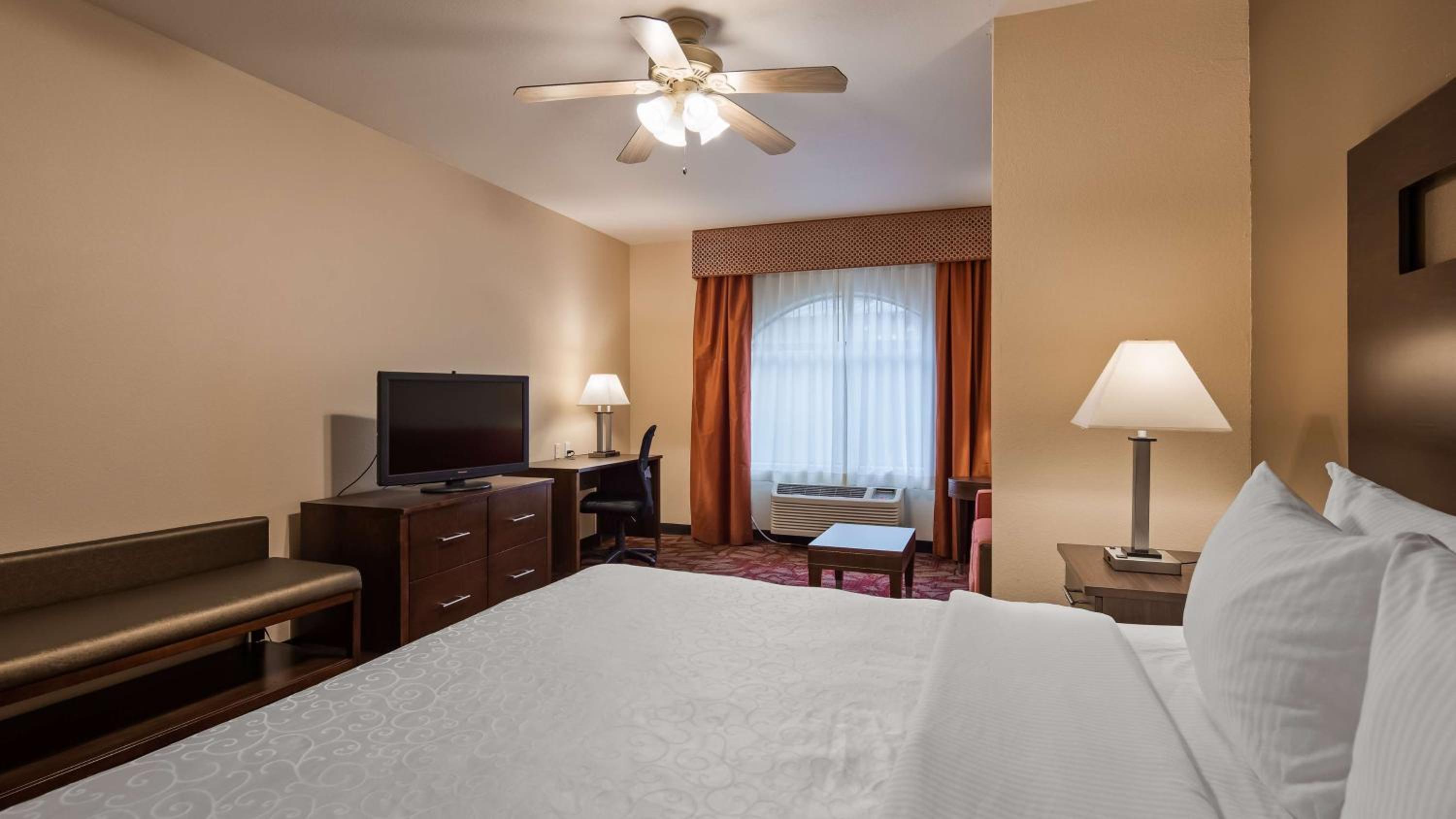 Large King Room - Non-Smoking - Photo 2