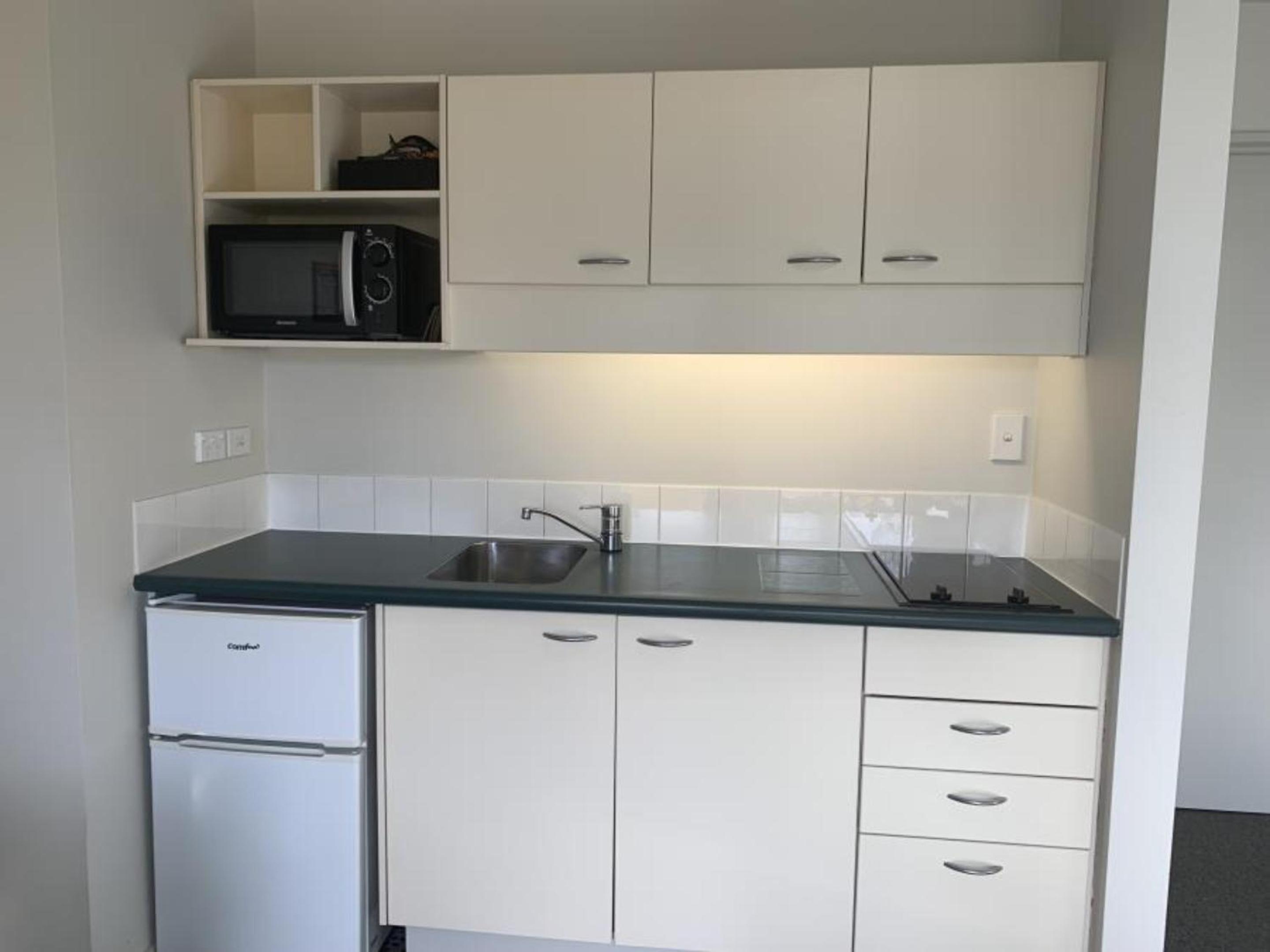 Studio with Kitchenette - Photo 2