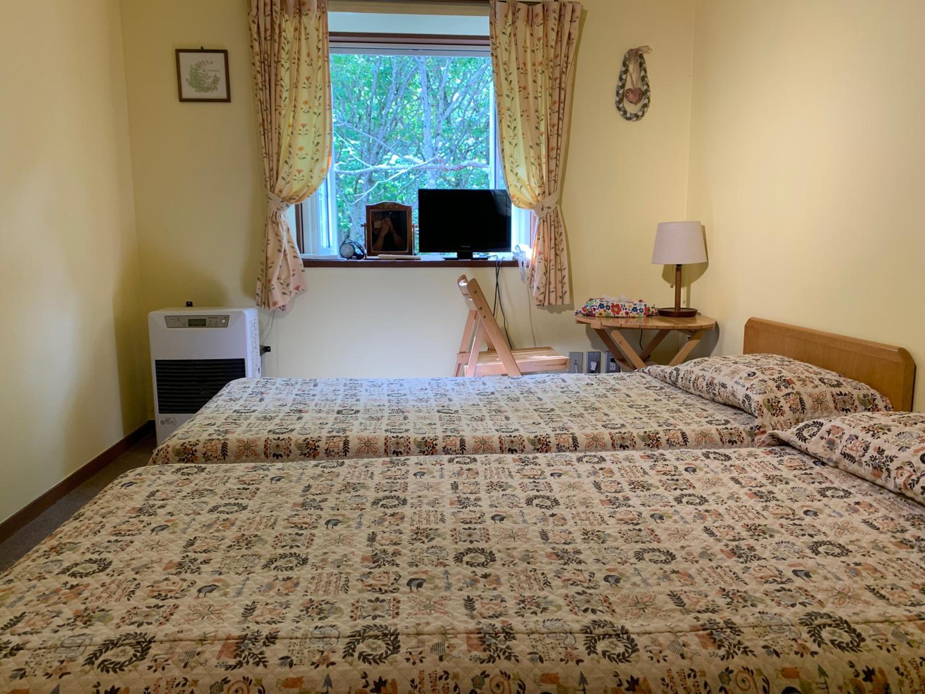 Twin Room with Bathroom photo 3