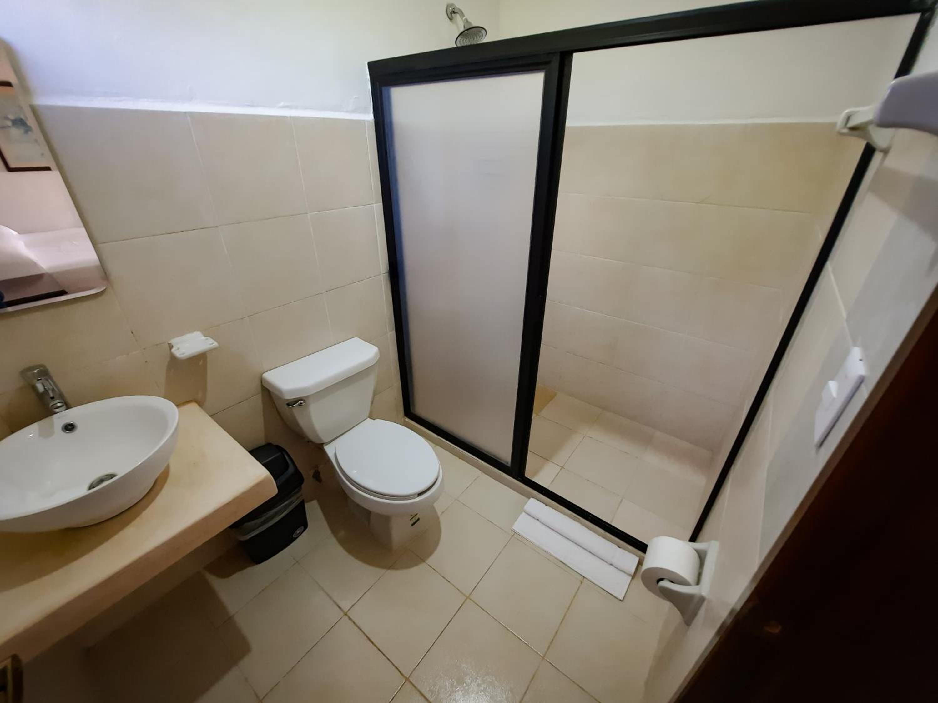 Deluxe Room (2 Adults + 1 Child) - Photo 5