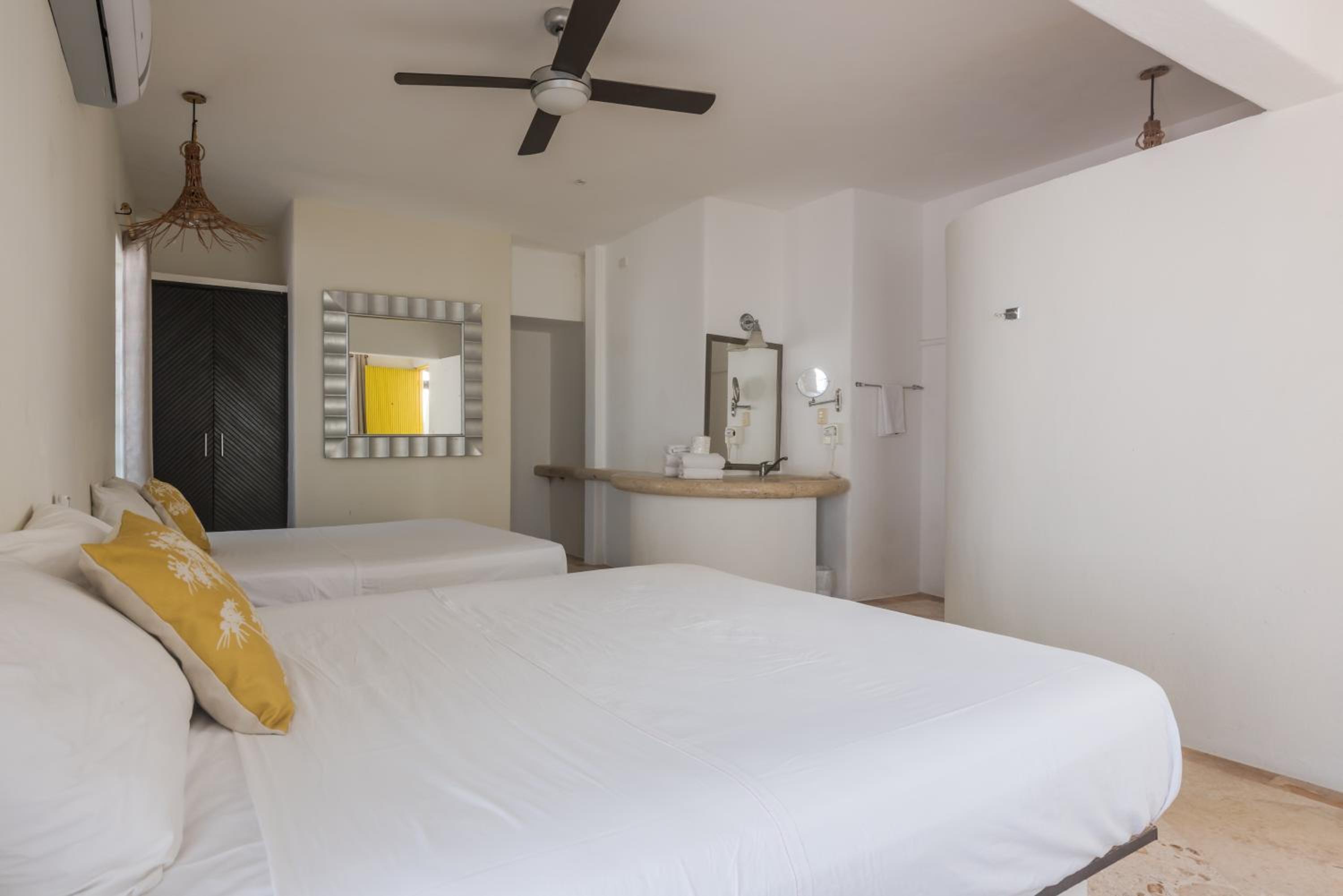 Standard Twin Room - Photo 35