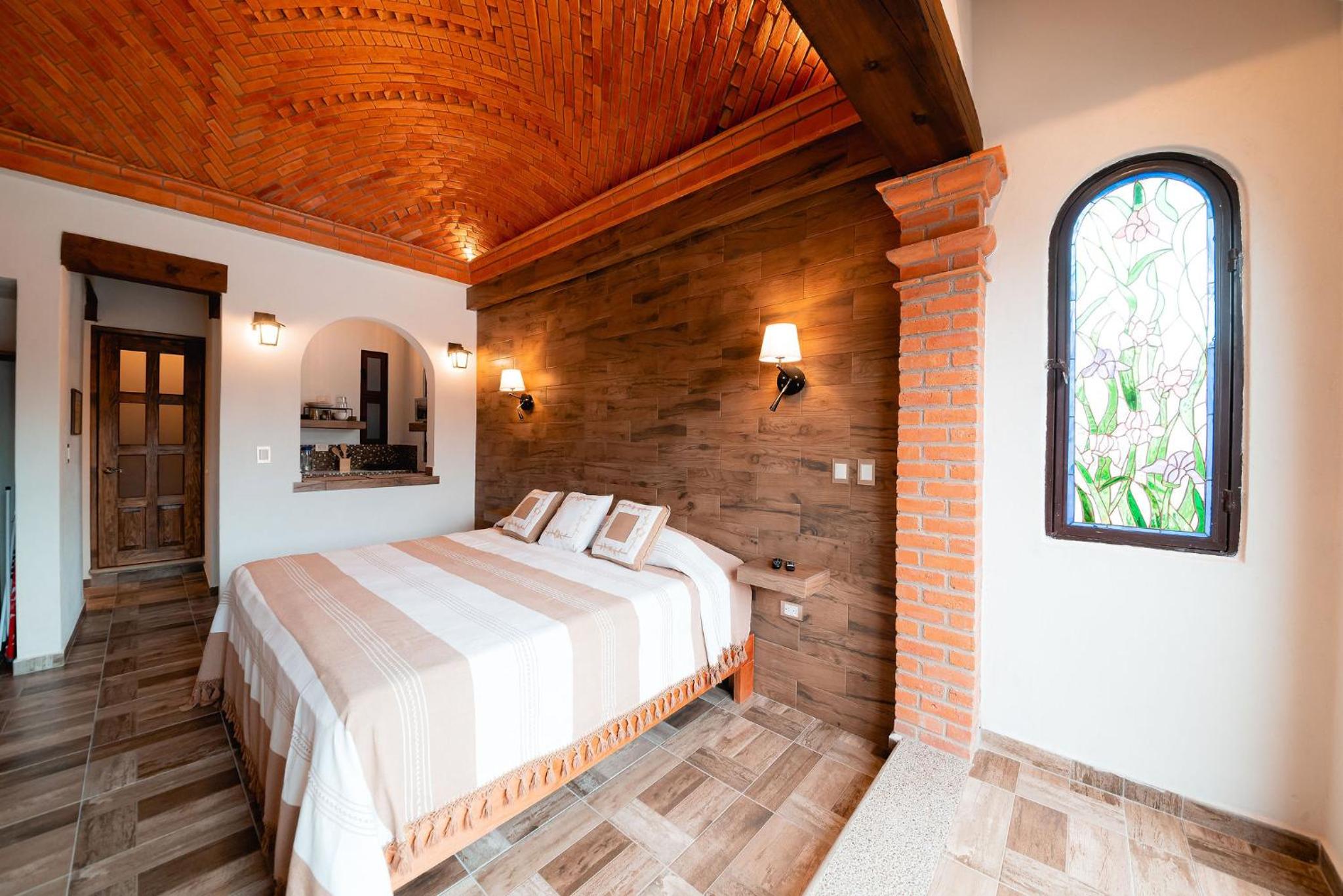Deluxe King Room - Photo 24