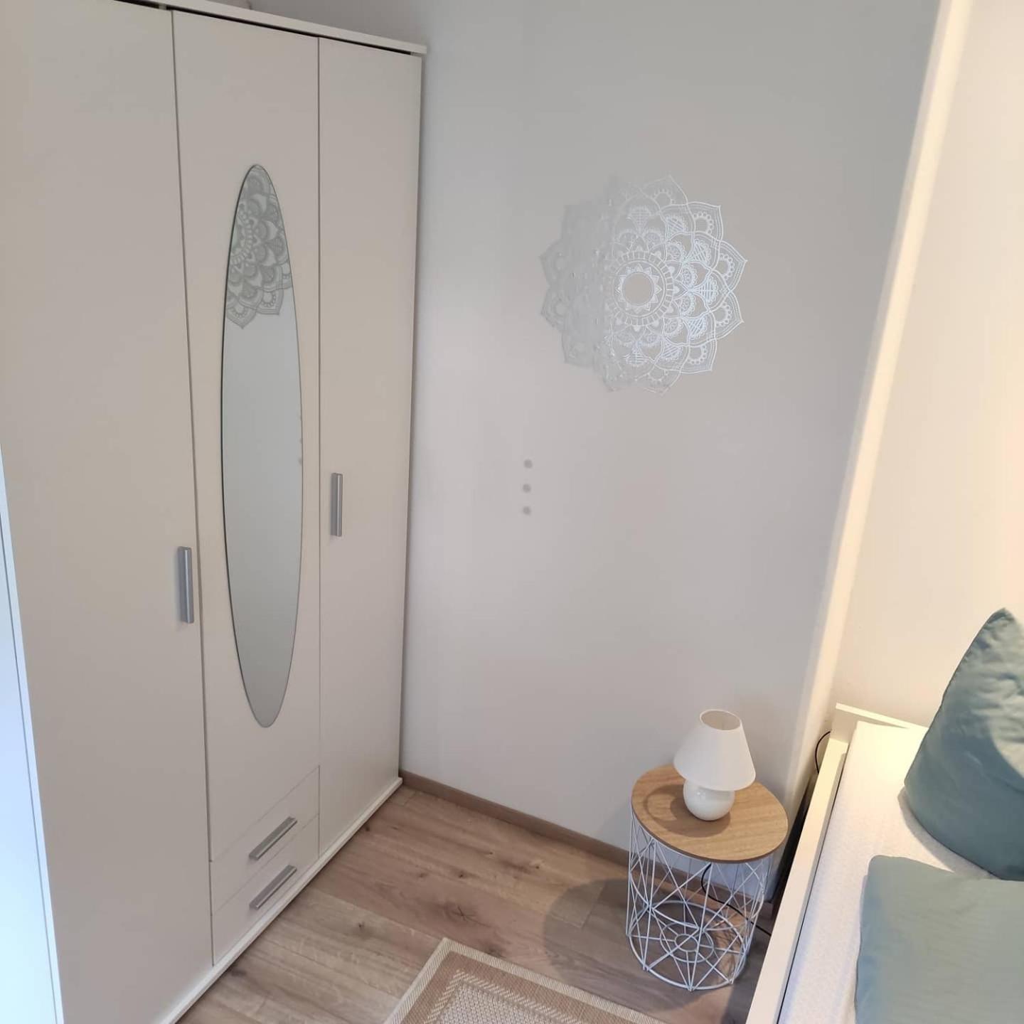 One-Bedroom Apartment - Photo 2