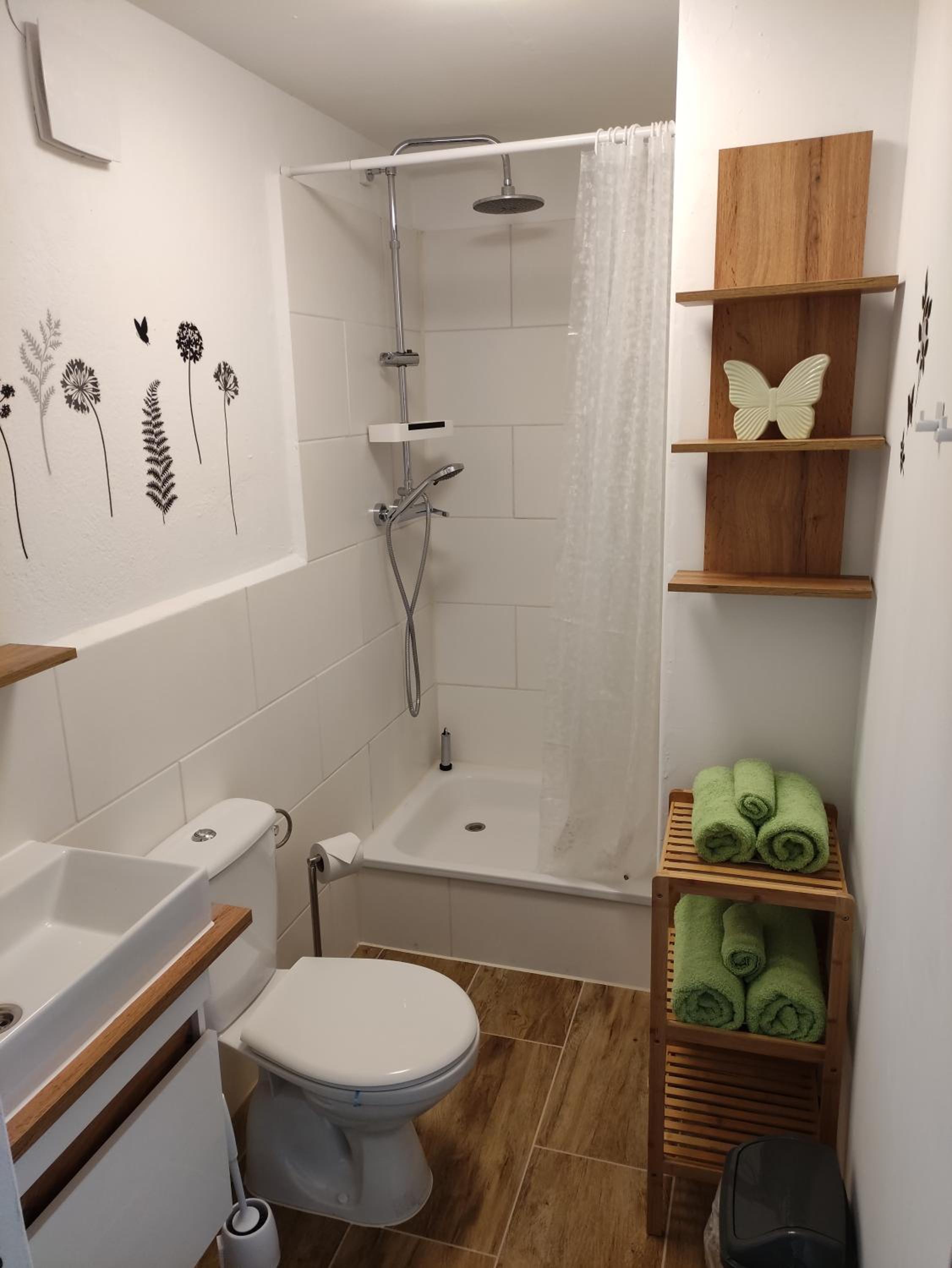 One-Bedroom Apartment - Photo 7