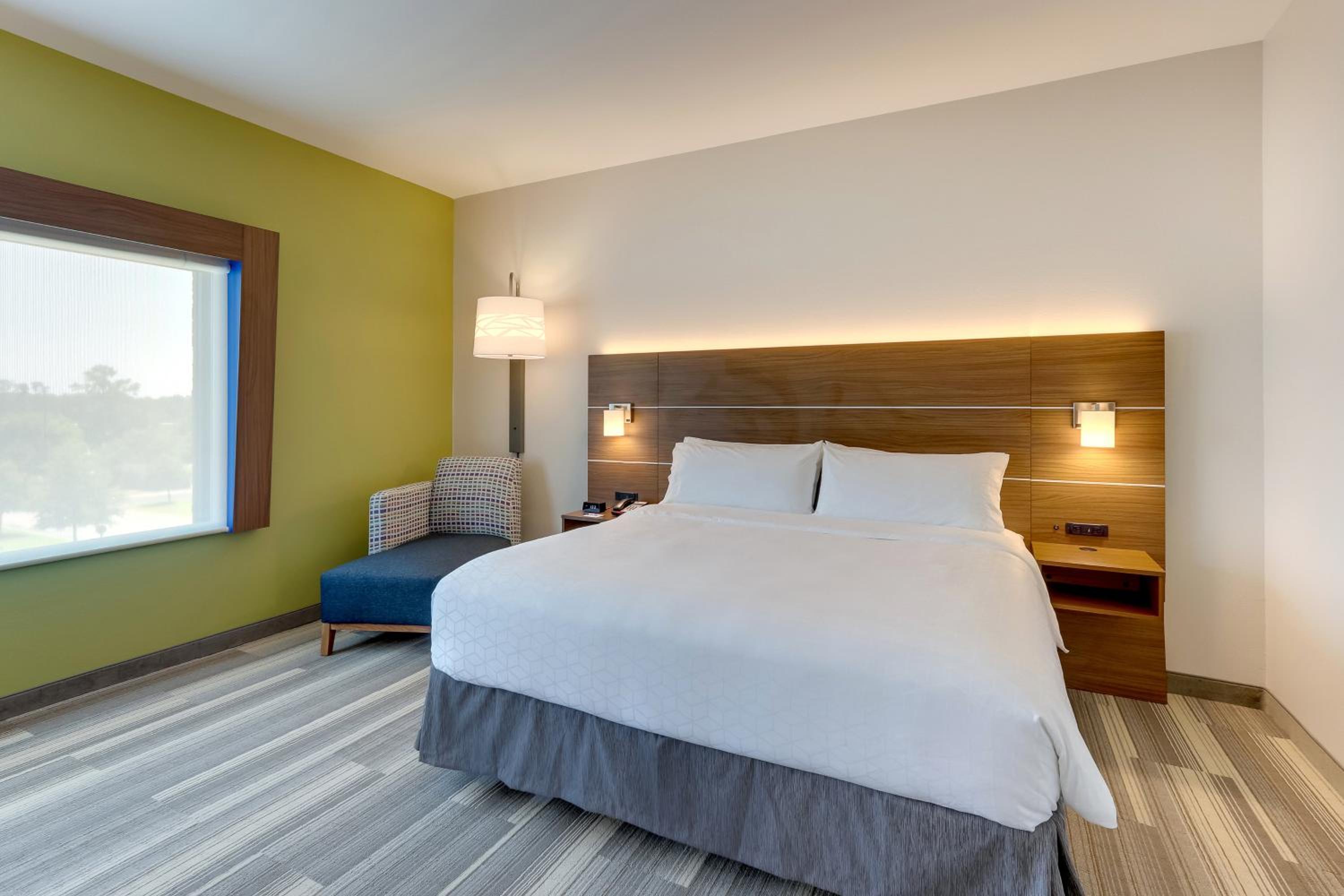 Standard King Room - Photo 6