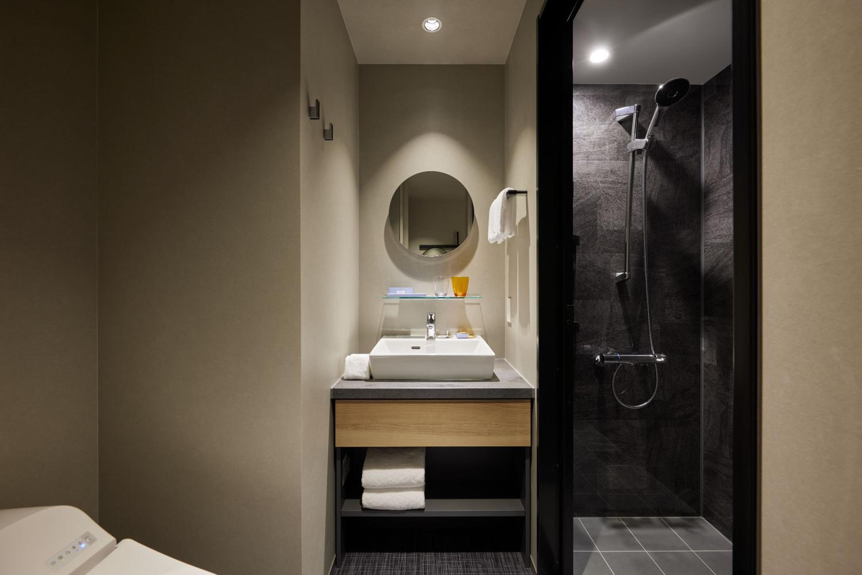 Standard Twin Room - Photo 6