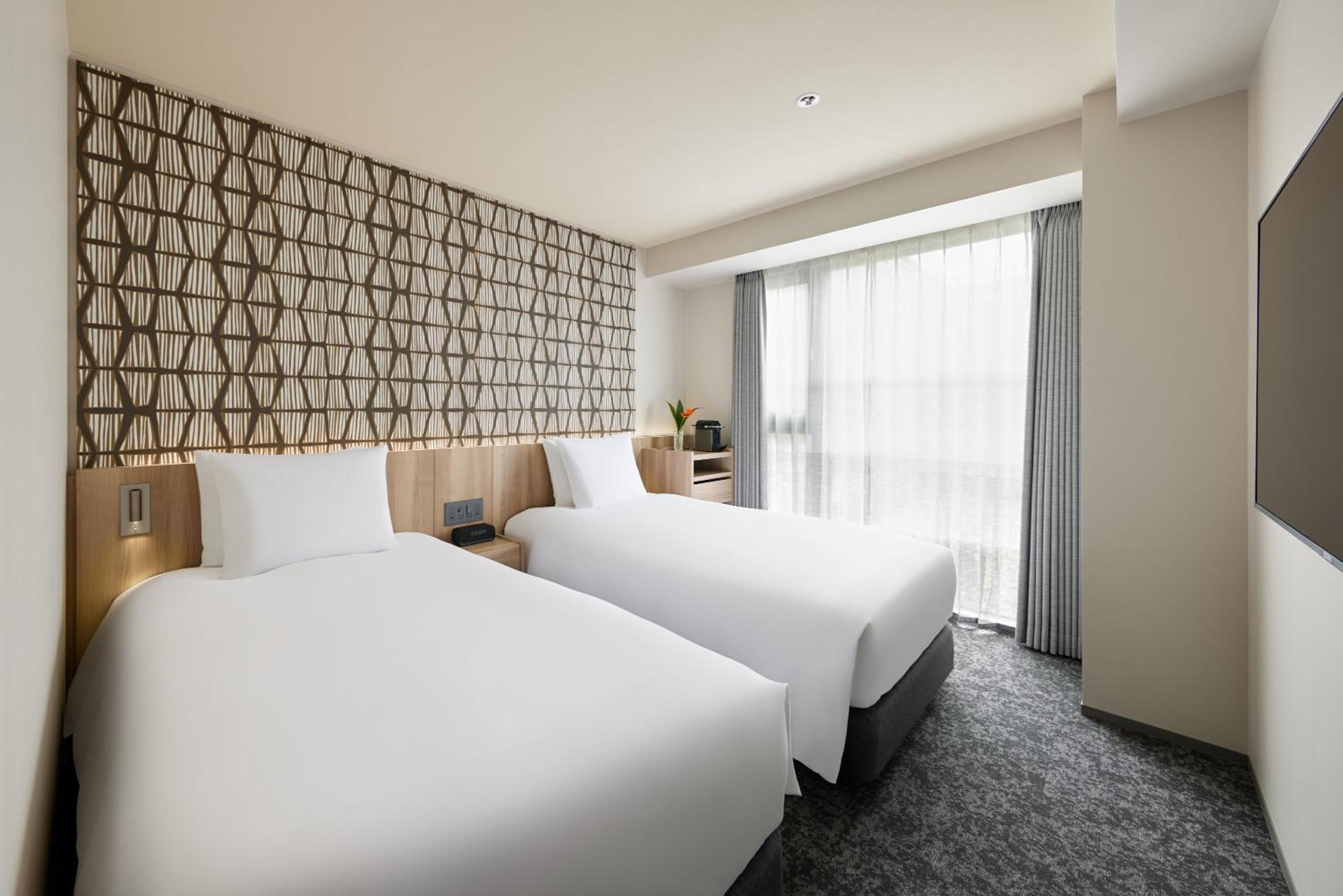 Deluxe Twin Room with City View - Photo 1