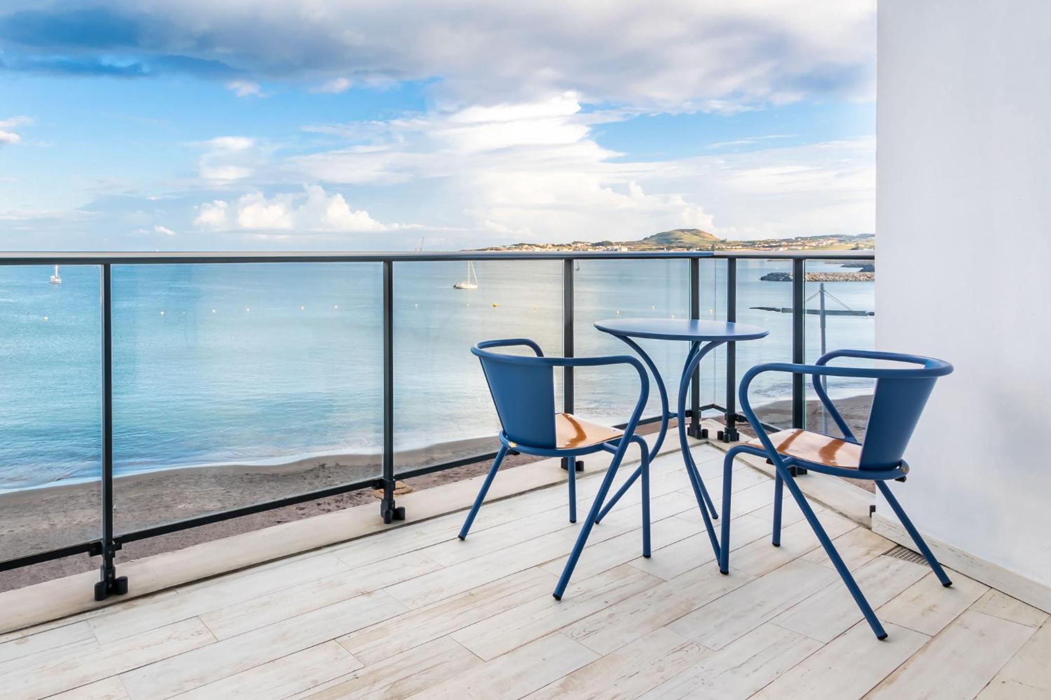 Deluxe Double Room with Balcony and Sea View photo 2