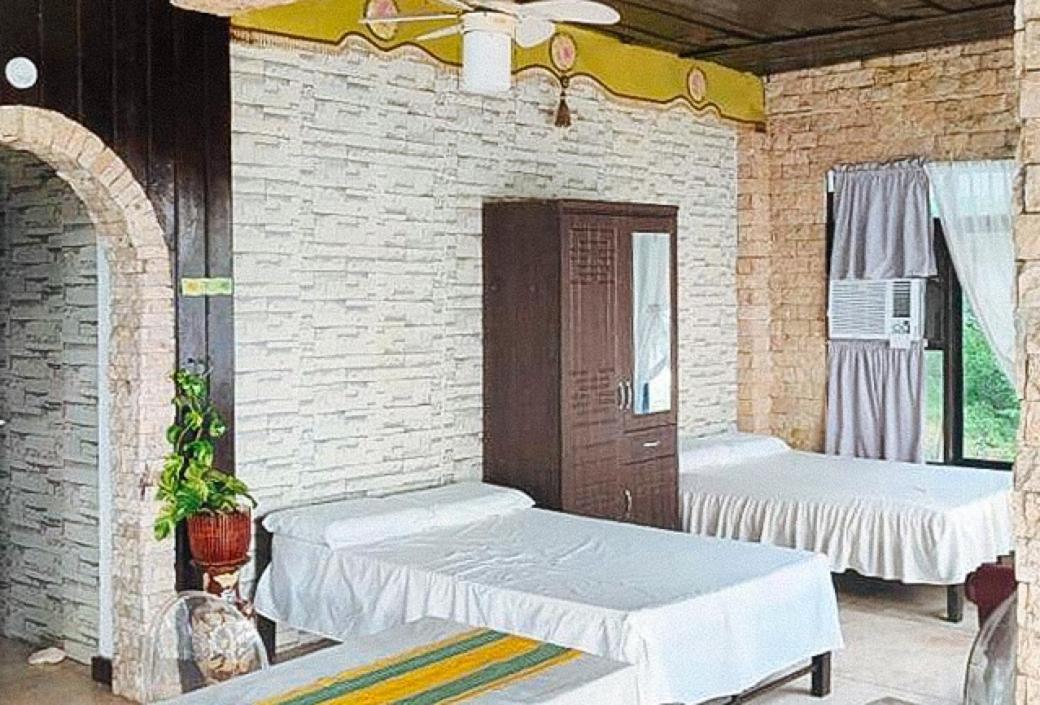 King Room with Two King Beds photo 1
