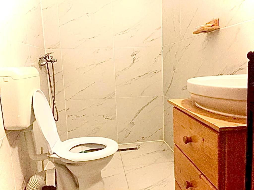 Family Room with Private Bathroom photo 2