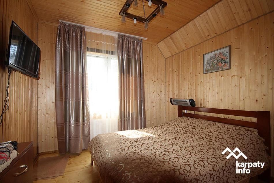 Five-Bedroom House photo 3