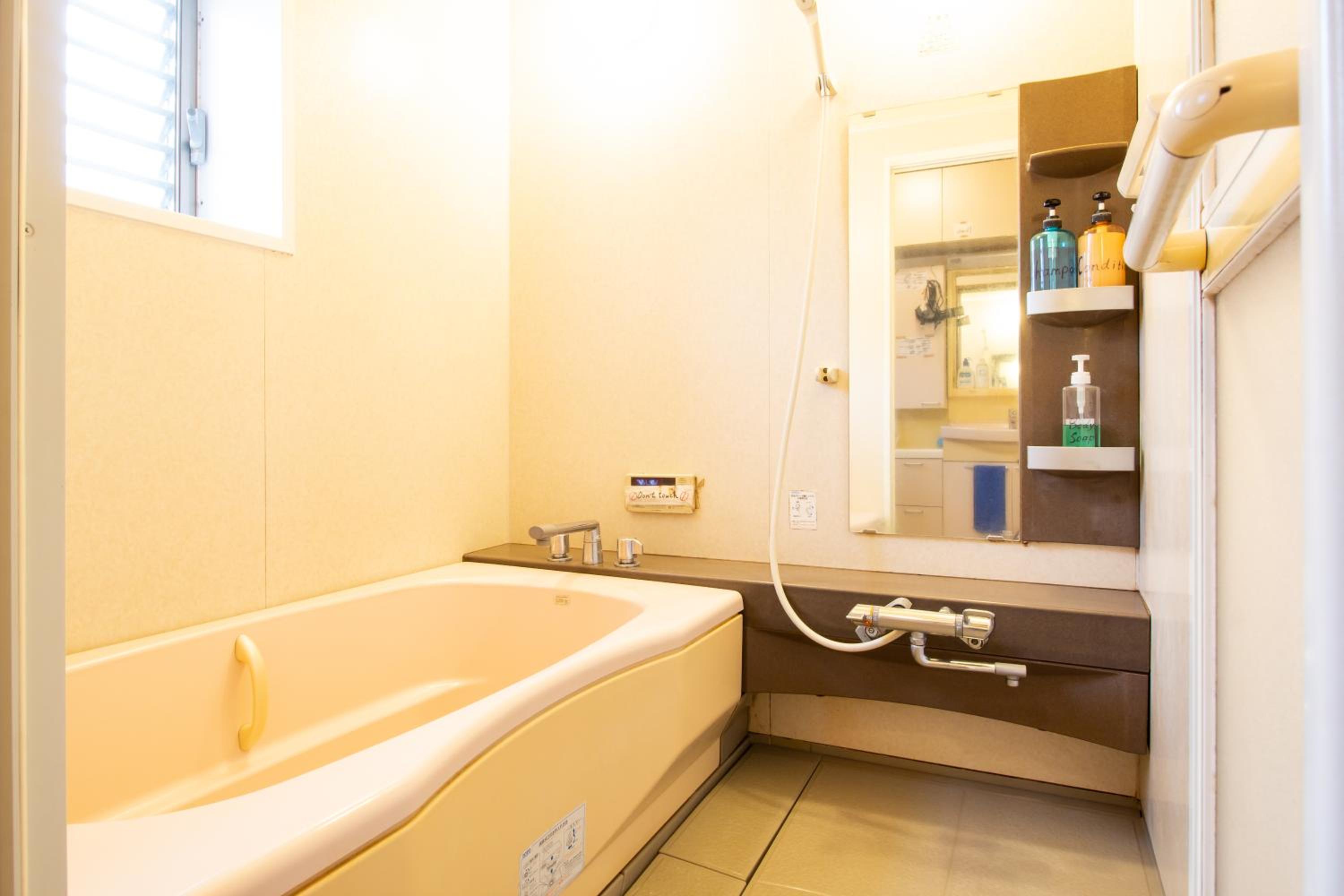 Triple Room with Shared Bathroom photo 2