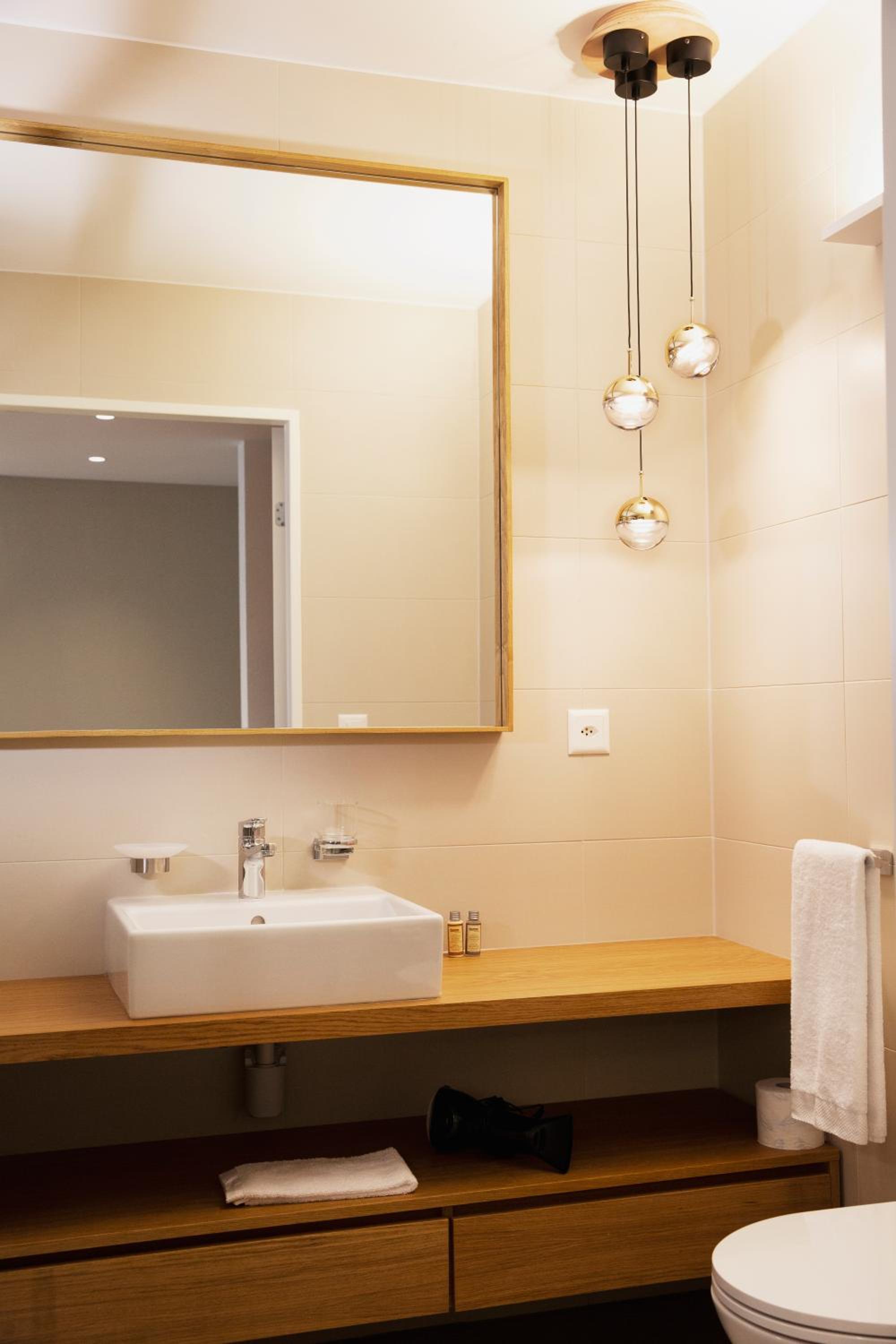 Superior Suite - Photo 5