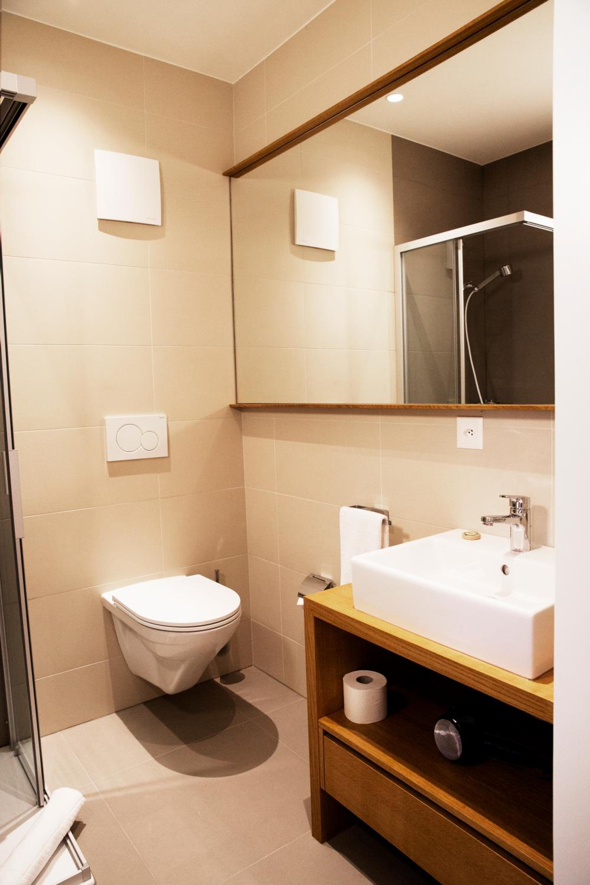 Standard Suite - Photo 5