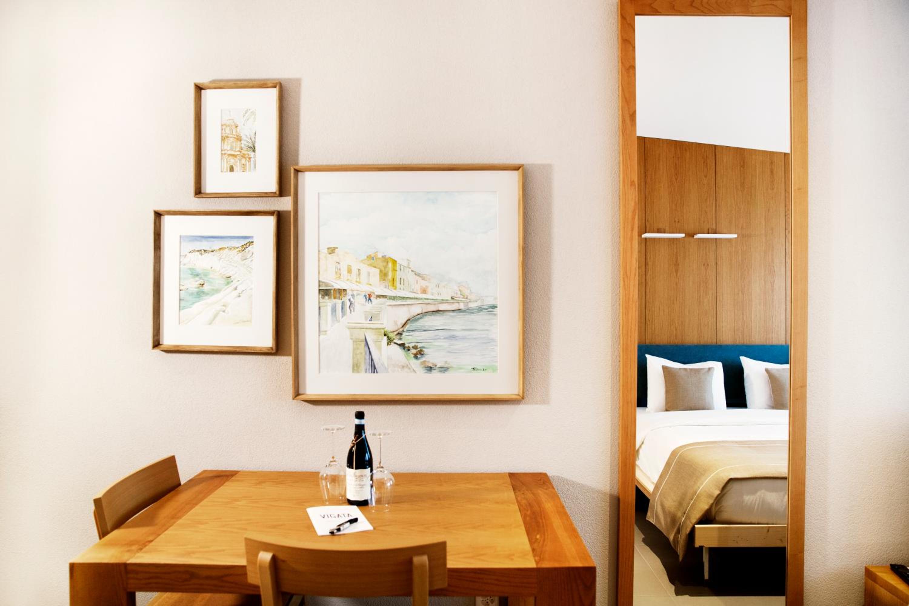 Standard Suite - Photo 2