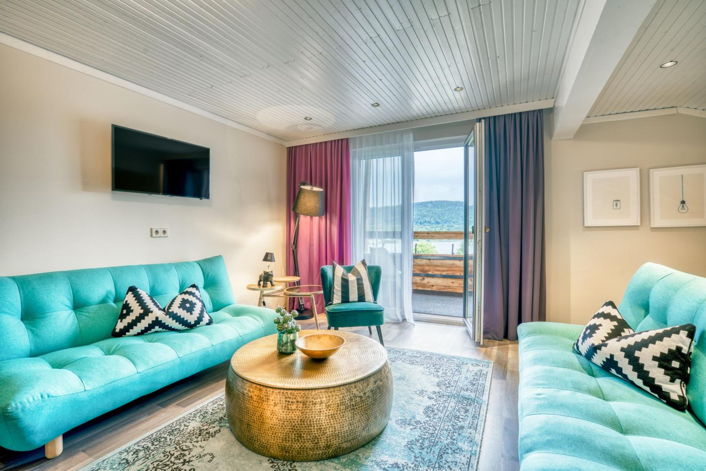Deluxe Double or Twin Room with Lake View photo 2