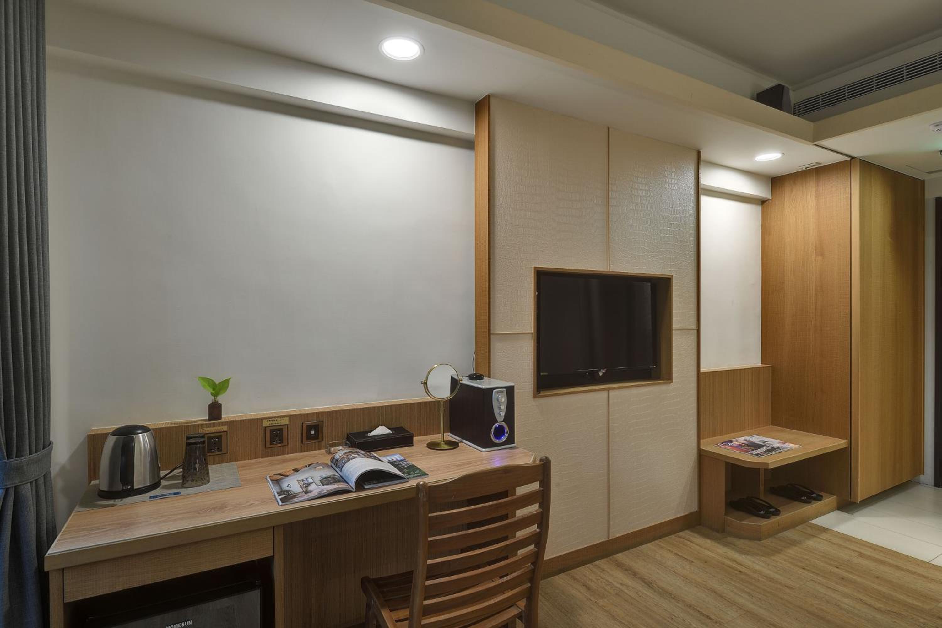 Double Room with Balcony - Photo 4