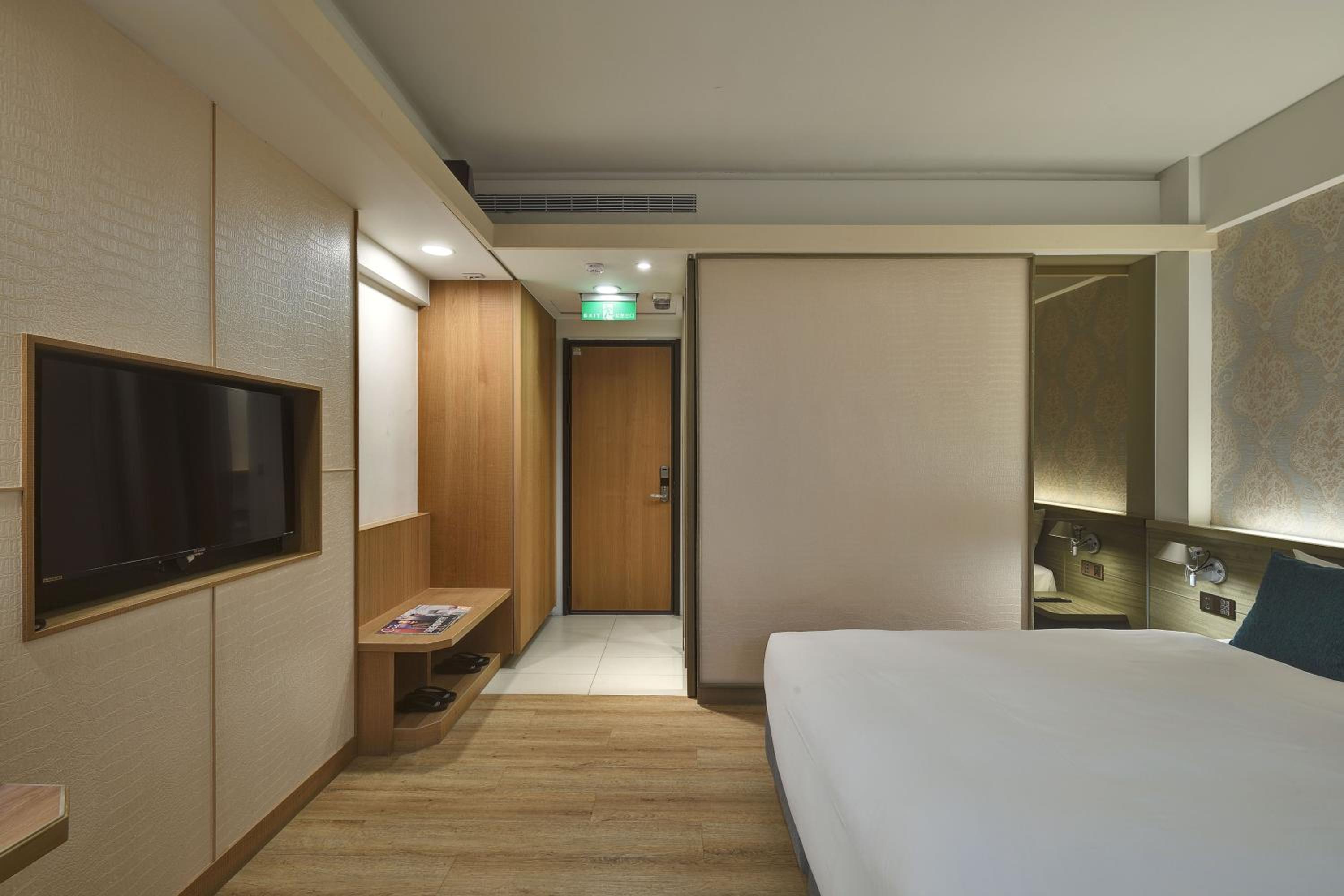 Double Room with Balcony - Photo 3