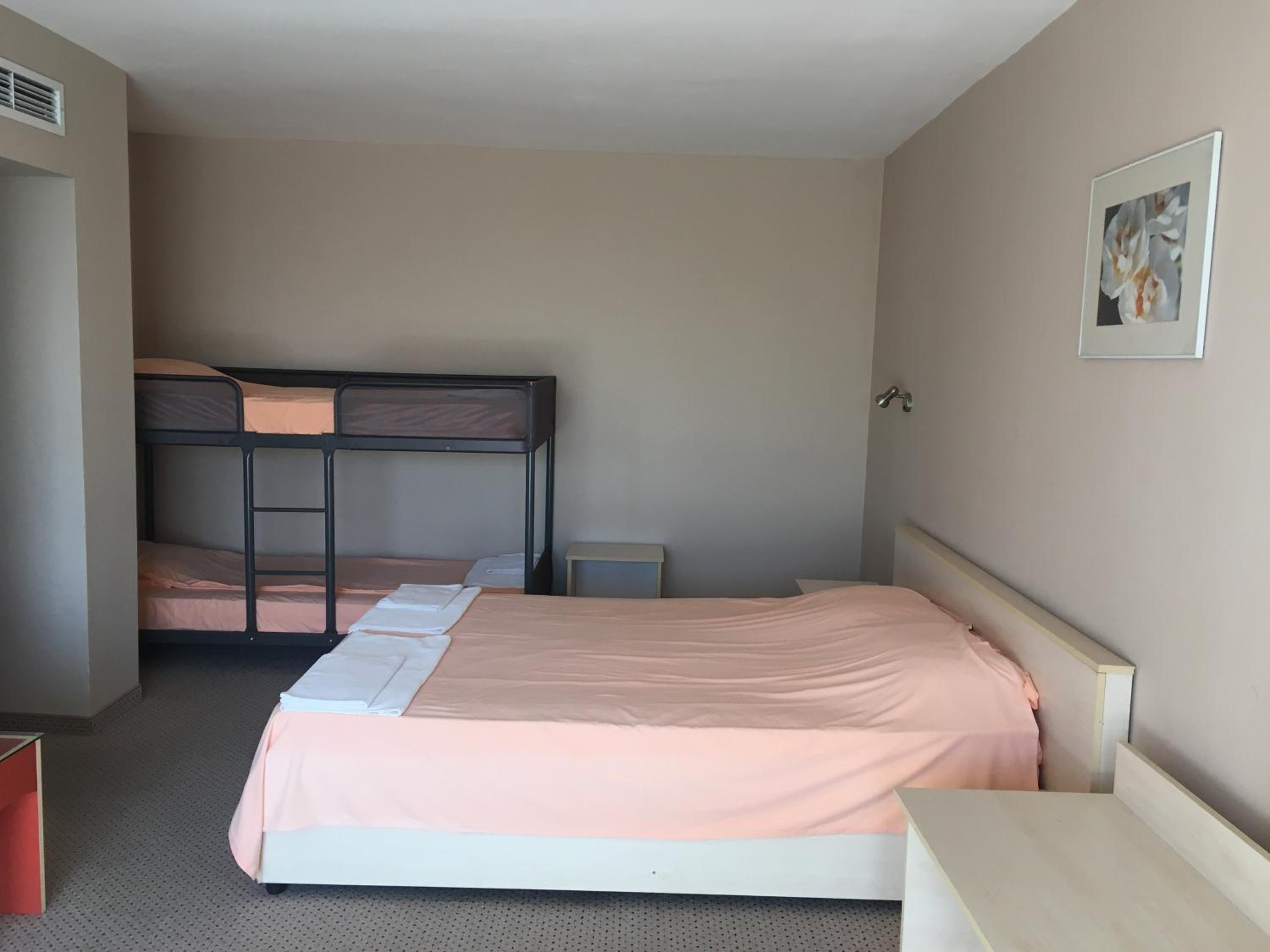 Standard Triple Room photo 3